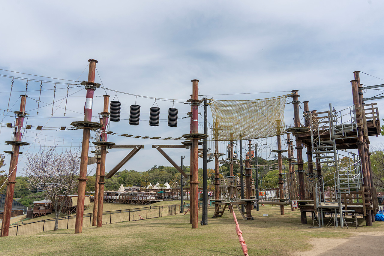 スリルコースは地上約8.8mの空中体験ができる