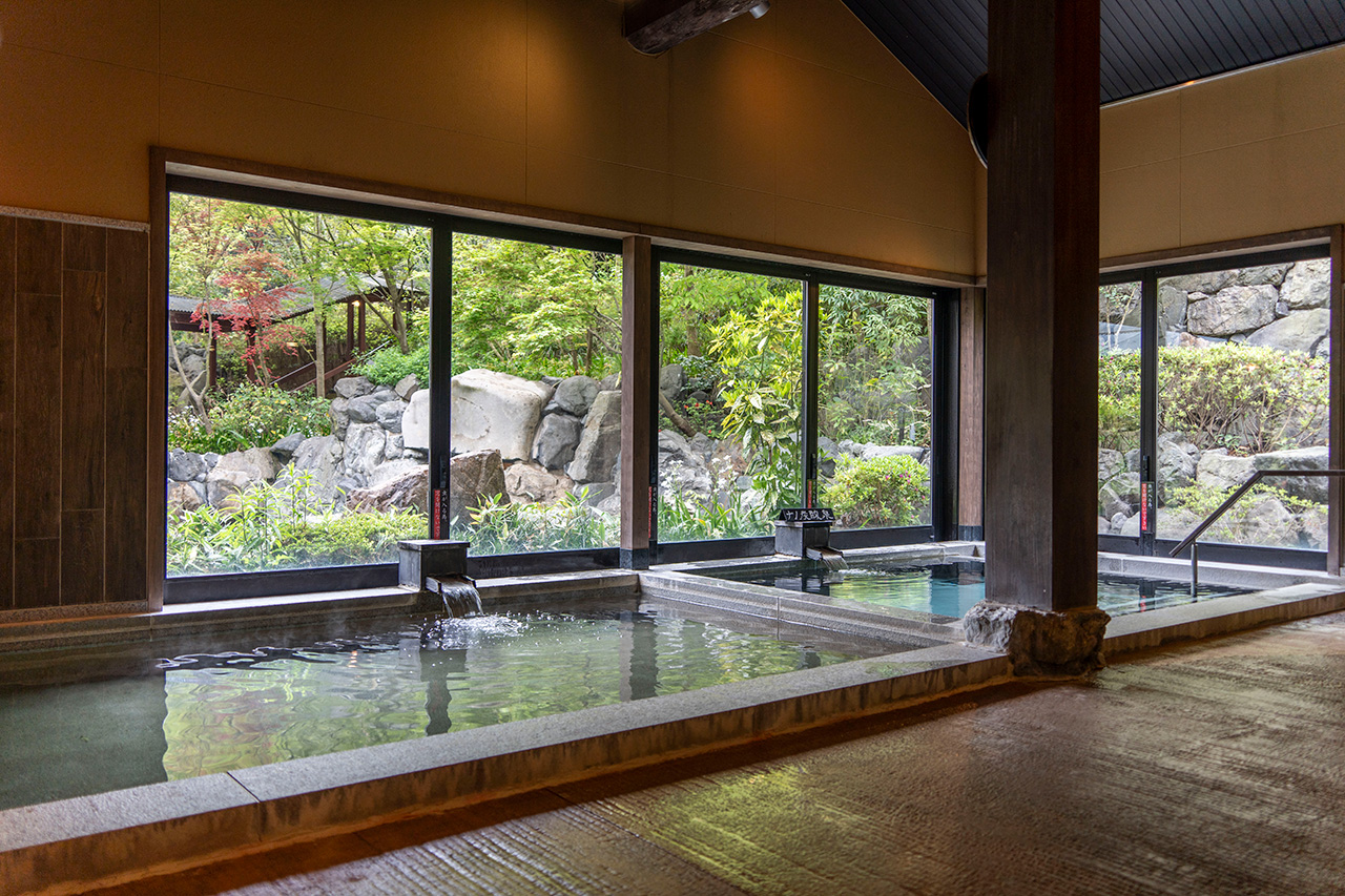 内湯には高濃度ナノ炭酸泉も