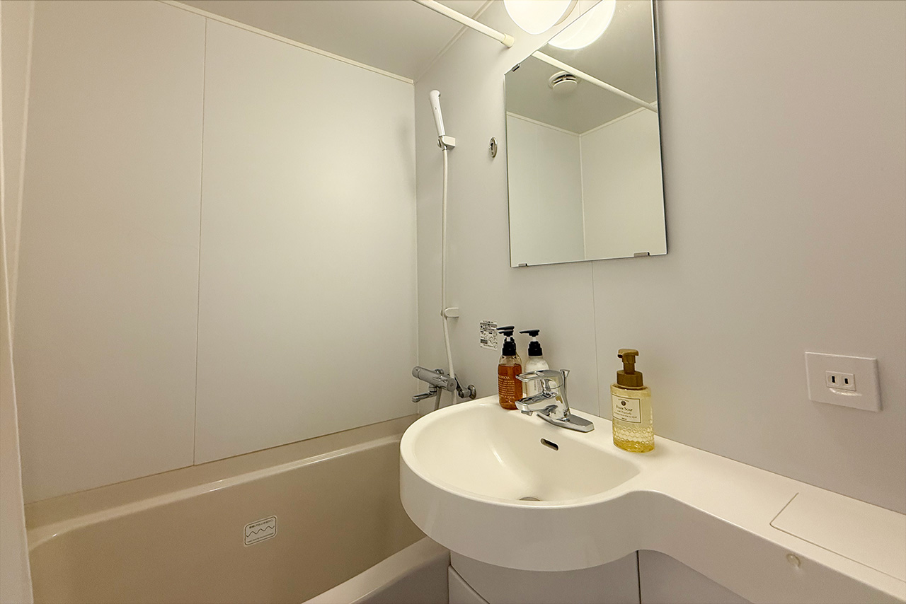 ユニットバスだが、ホテル2階には「瑞穂の湯」もある