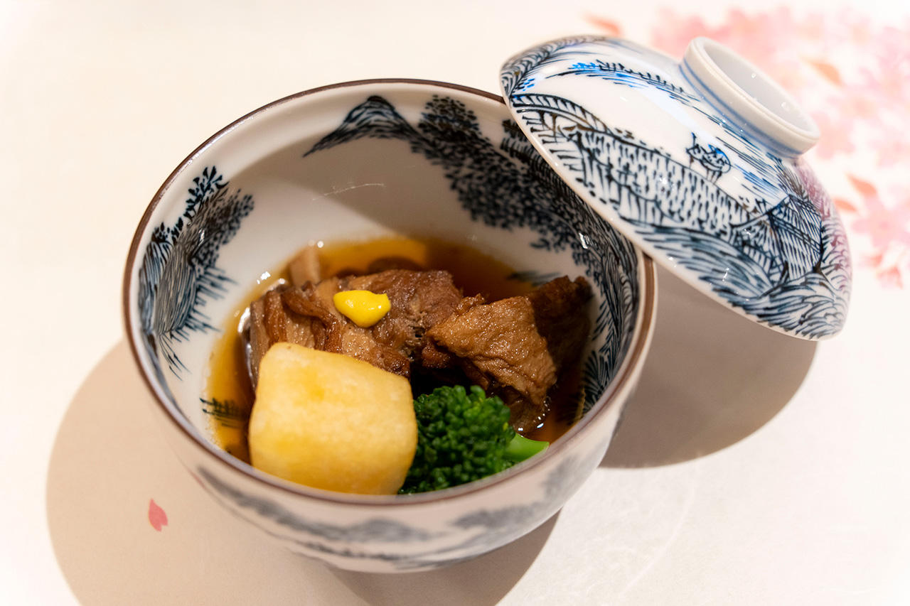 神戸ワインを使った「神戸ポーク」の甲州煮