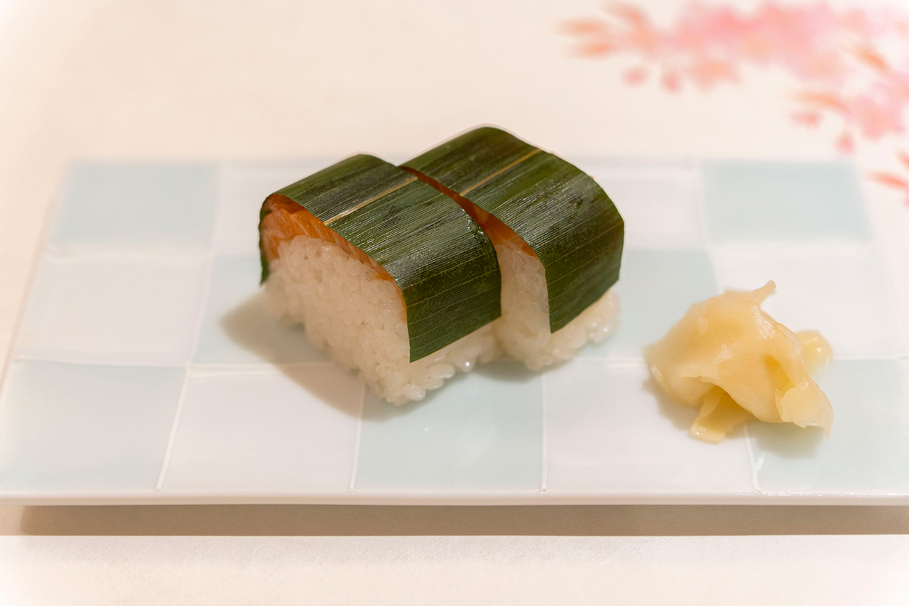 姫路市で育てられた「白鷺サーモン」の鱒寿司