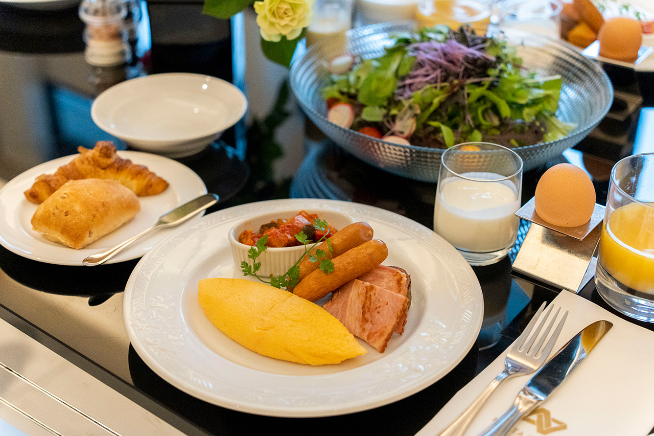 ルームサービスで味わう朝食