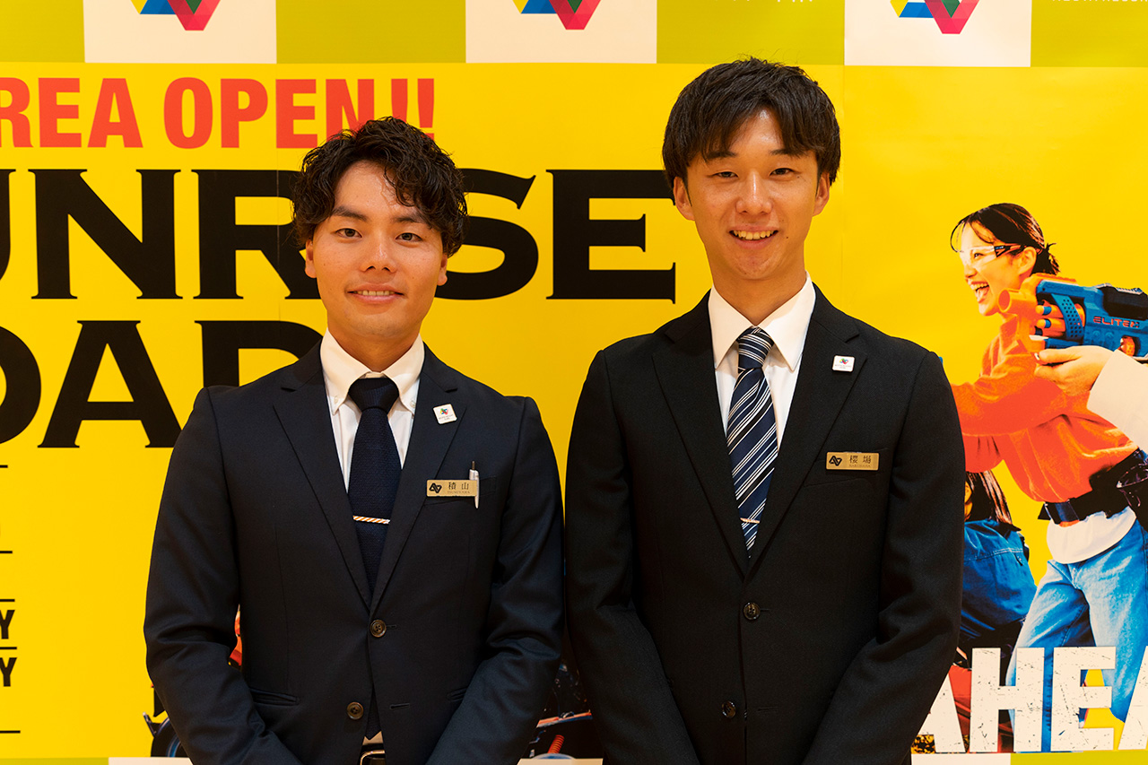新エリア「サンライズ・ロード」開発責任者の積山翔一氏、テーマパーク統括部 ユニットマネージャー 櫻場涼介氏