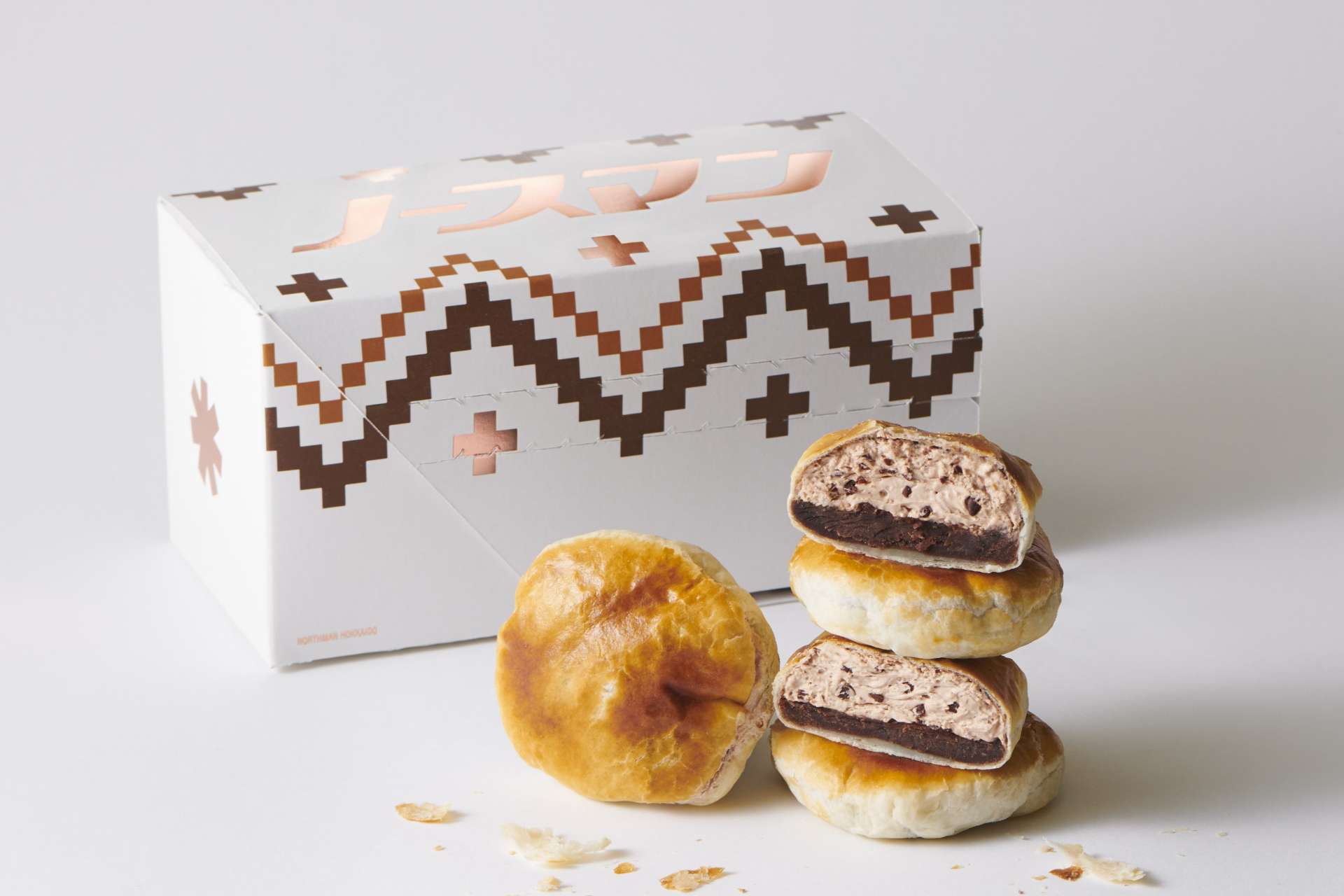 チョコあんとチョコ生クリーム、カリっと食感のチョコチップ入り「生ノースマン チョコレート」（4個入1580円）。冷凍販売、要冷蔵で消費期限3日間