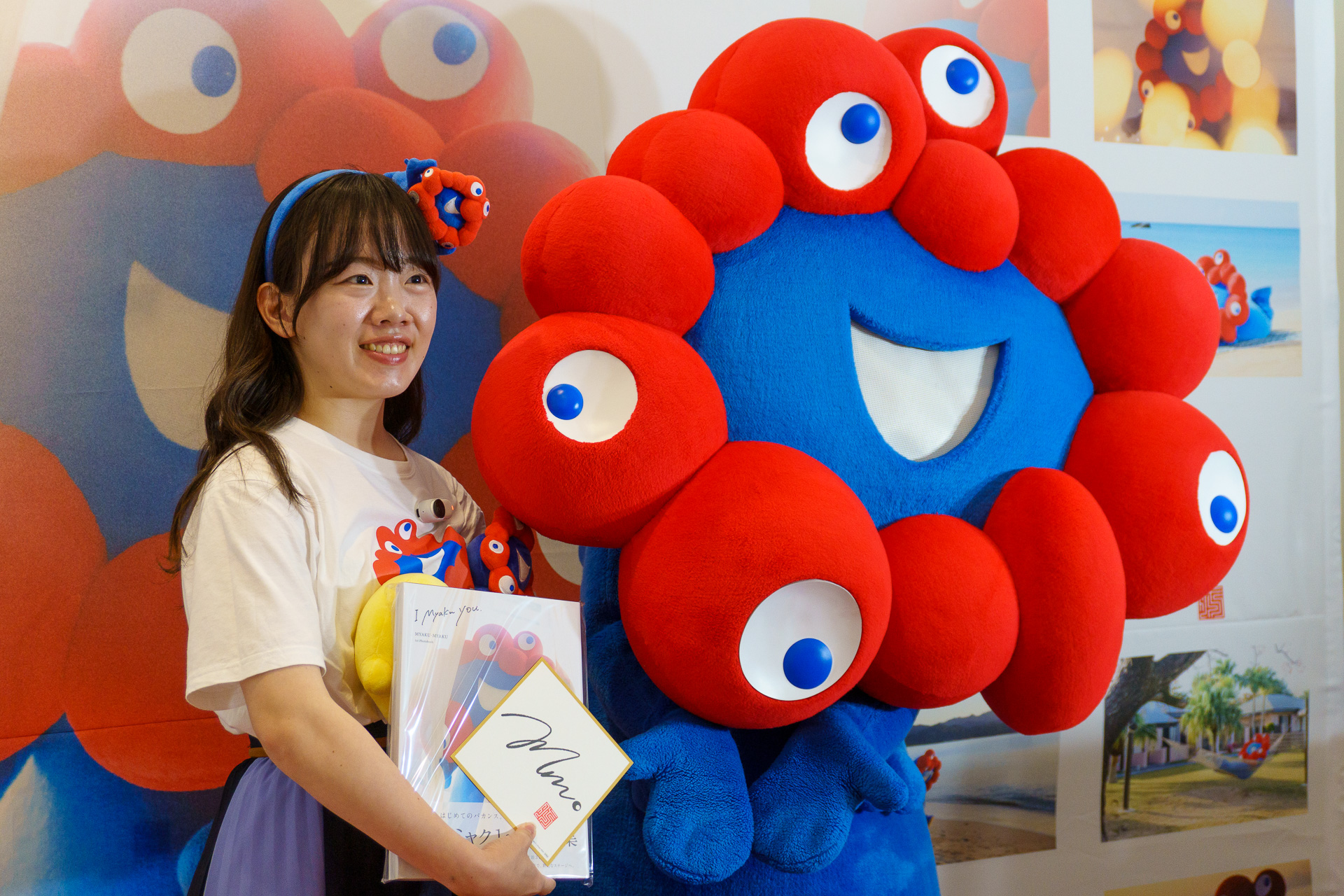 写真集を受け取った参加者との記念撮影タイム