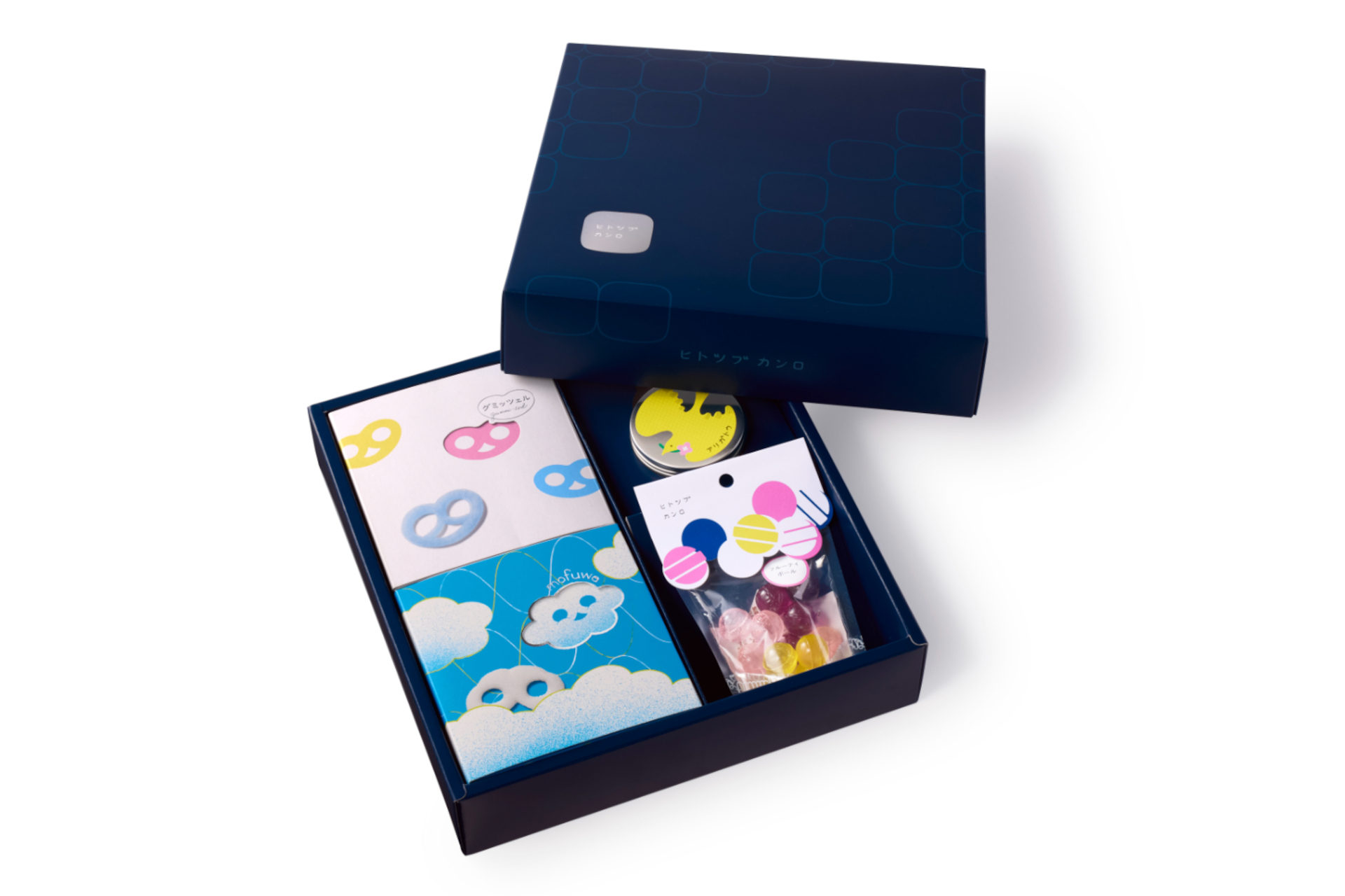 「伊勢丹新宿店限定セット」（3601円）。グミッツェル、mofuwa、アリガトウの小さな缶、小さなおくりものフルーティボール入り