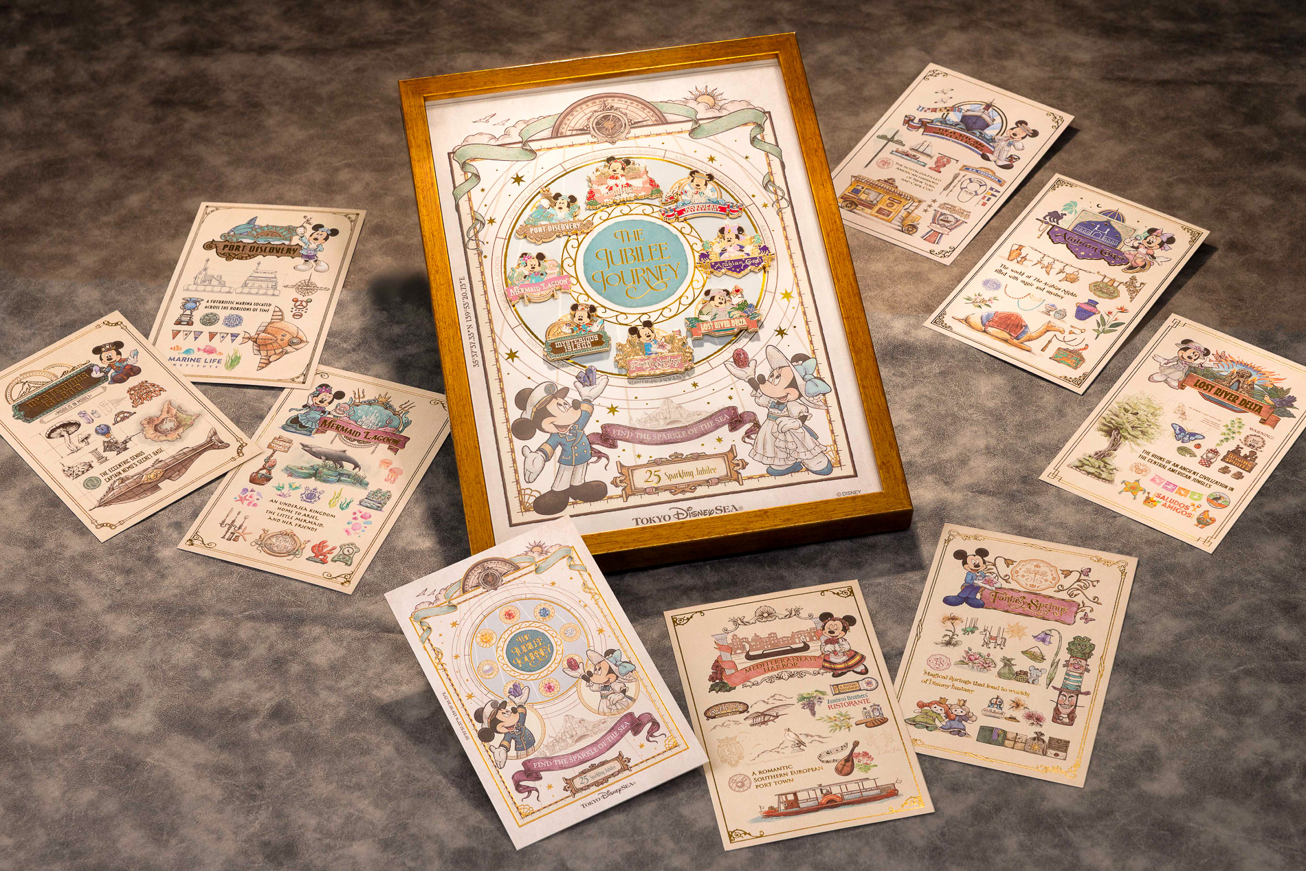 8つのポートをモチーフとした25周年記念グッズたち。いずれも5月25日発売