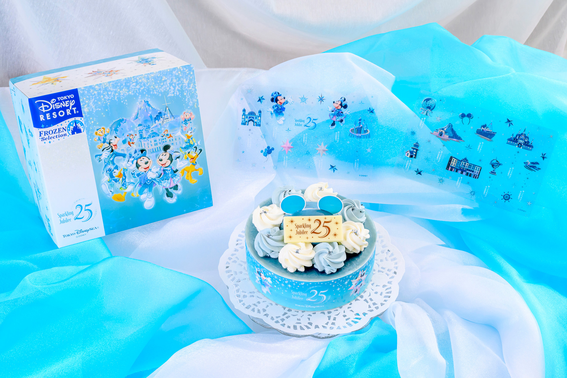 5～6人分のホールケーキが通販限定で発売。ボックスも祝祭感あふれるデザイン