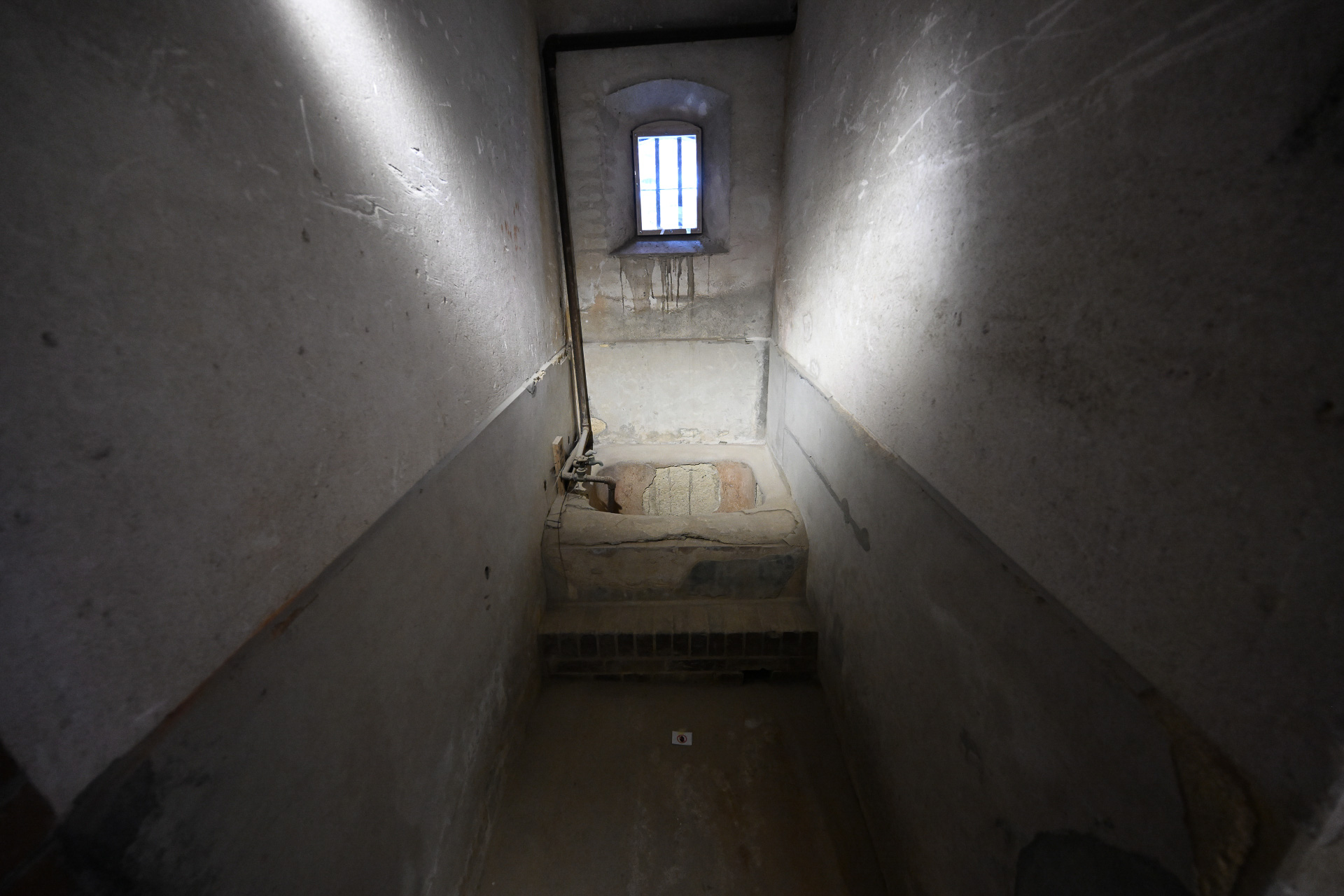 地下に配された入浴施設