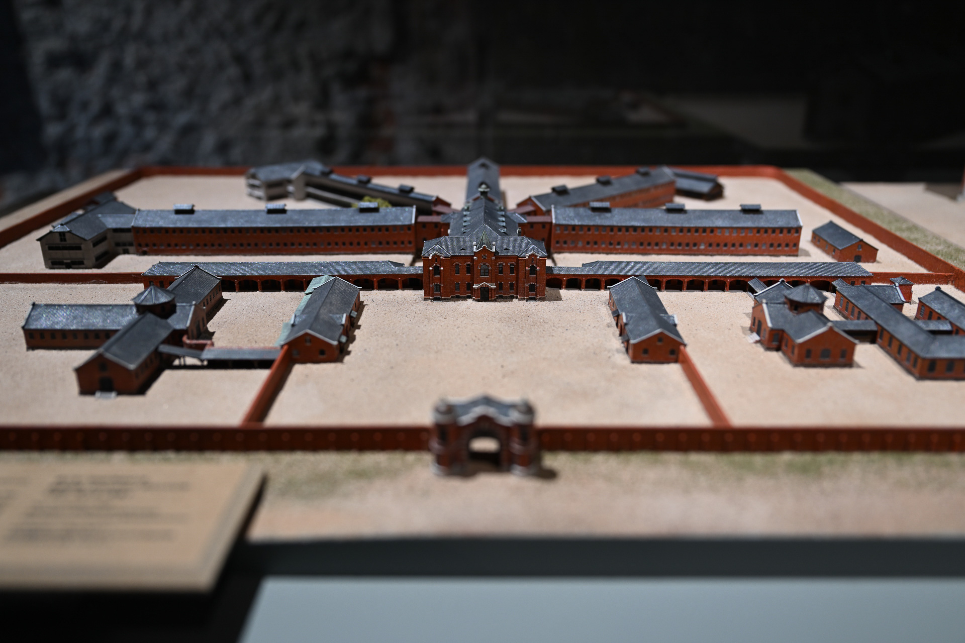 A棟で展示されている模型。旧奈良監獄の構造を立体的に紹介する