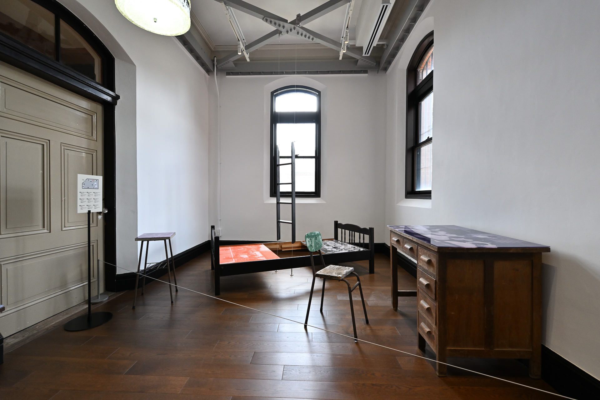 C棟では5組のアーティストによる作品を展示する。