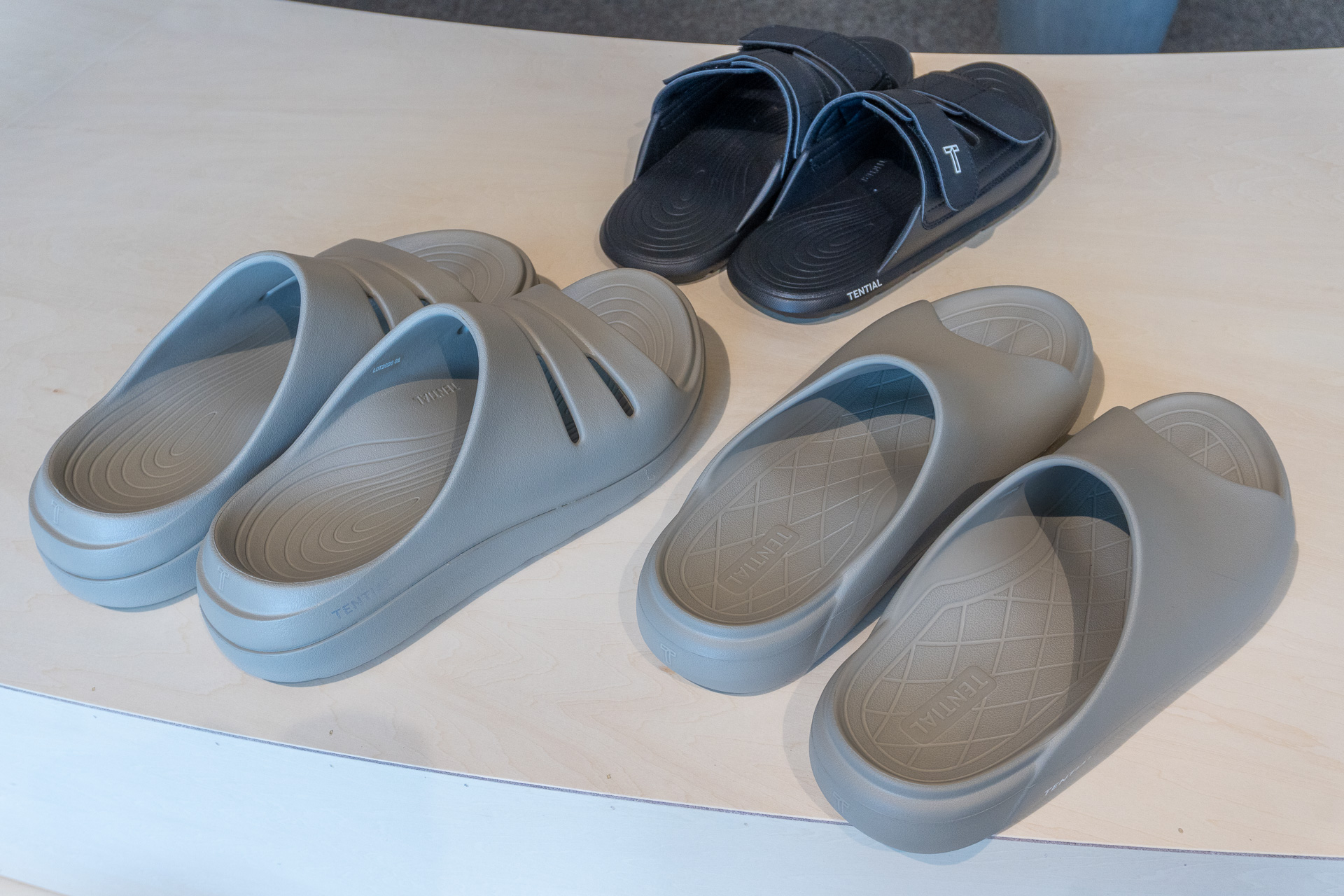 リカバリーサンダルも人気商品。定番の「リカバリーサンダルスライド」、進化版「リカバリーサンダルプロスライド」に加え、今夏には「リカバリーサンダル ゼロドロップ フィットスライド」が新発売