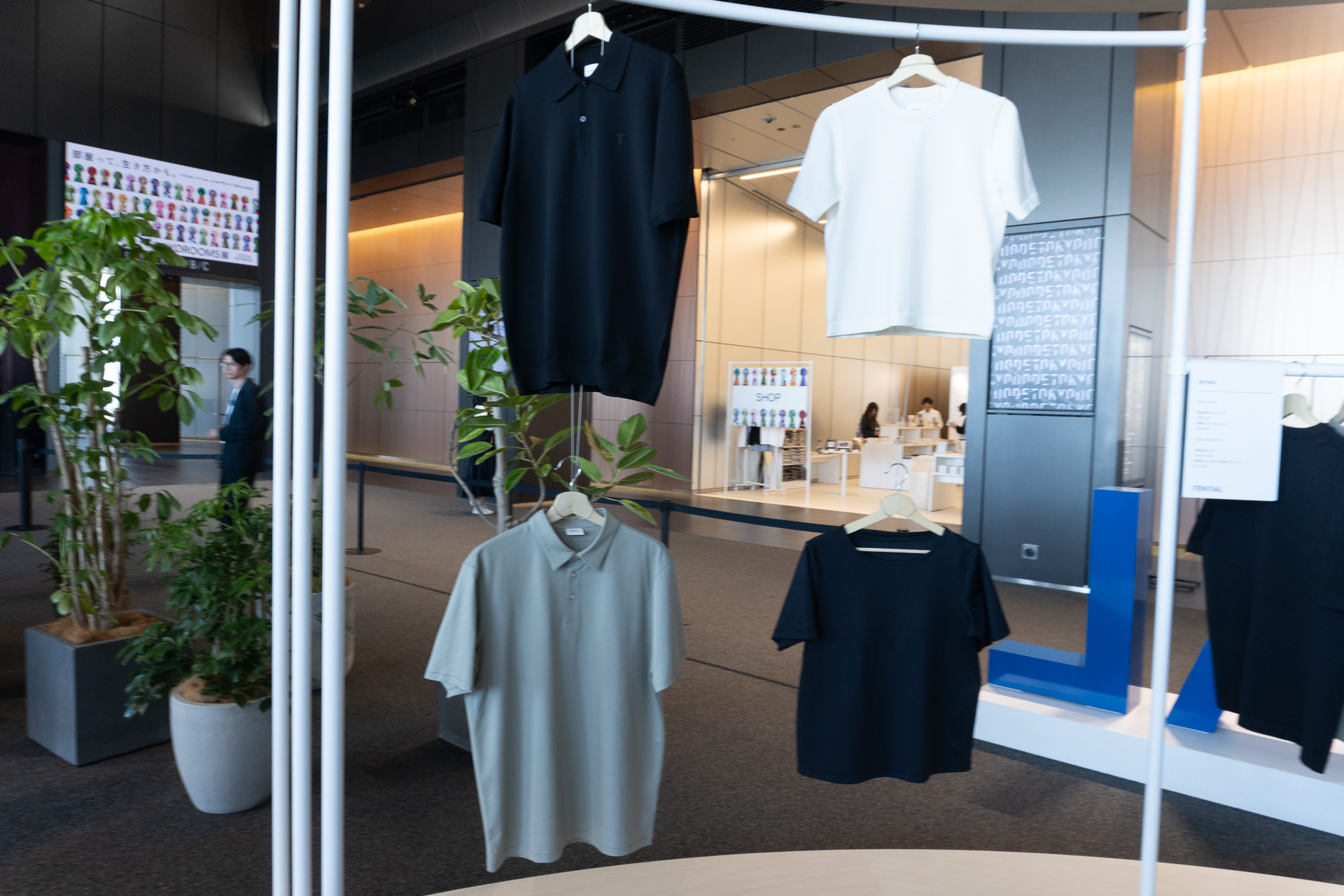 Tシャツやポロシャツなど、外着向けのアパレルも豊富に展開している
