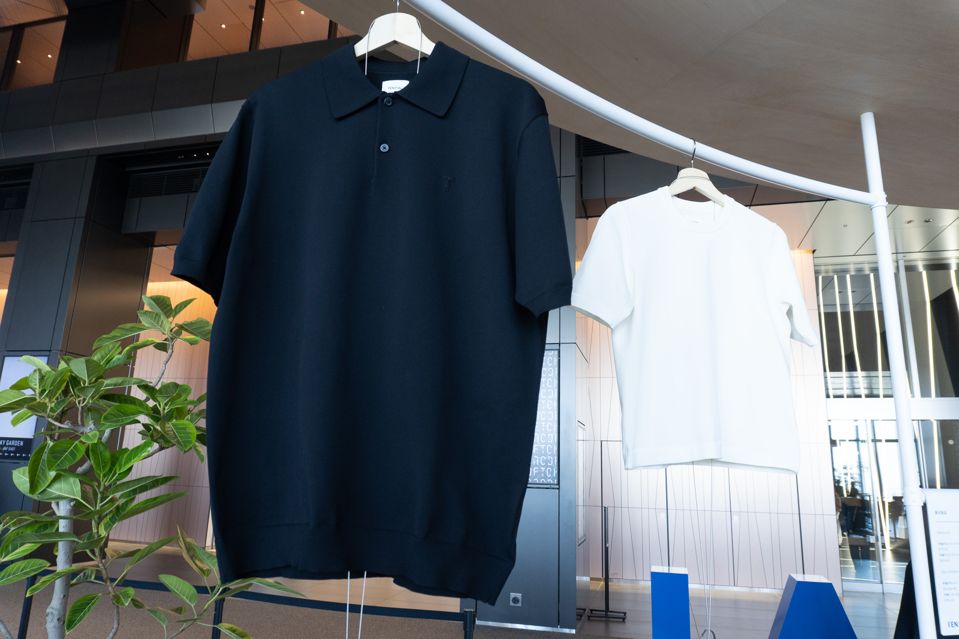 Tシャツやポロシャツなど、外着向けのアパレルも豊富に展開している