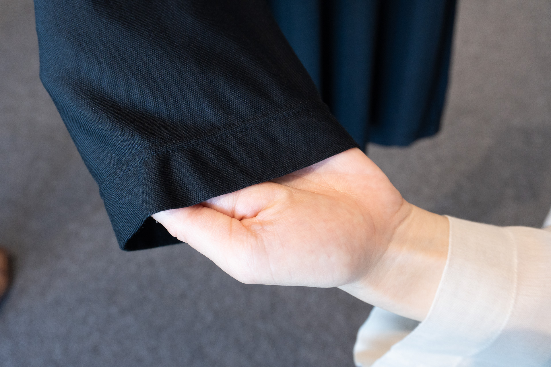 カラーは全4色、サイズはS、M、L、XL、2XL展開。半袖・ショートパンツのセットが2万7940円、長袖・ロングパンツのセットが2万9920円