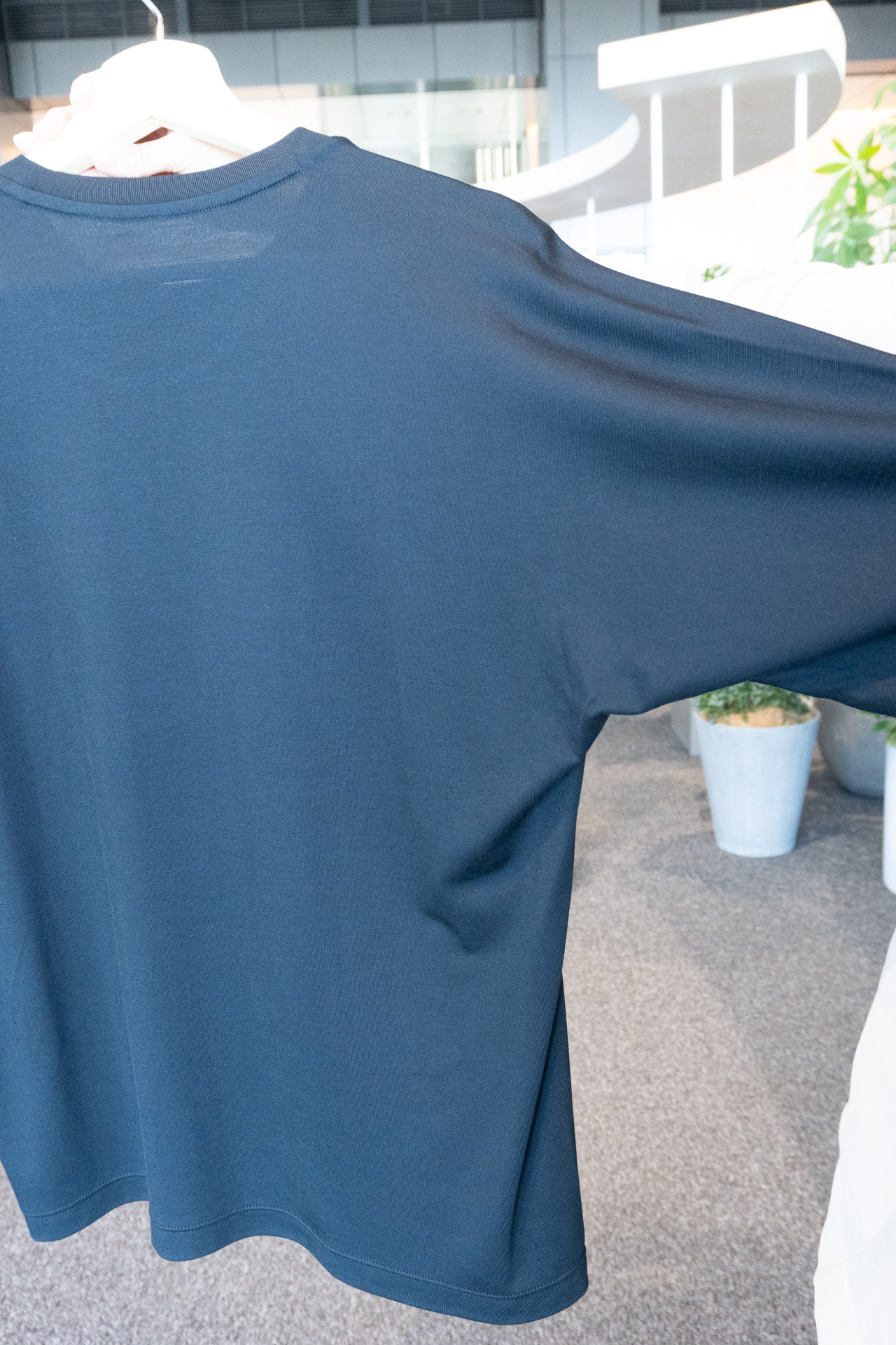 カラーは全4色、サイズはS、M、L、XL、2XL展開。半袖・ショートパンツのセットが2万7940円、長袖・ロングパンツのセットが2万9920円