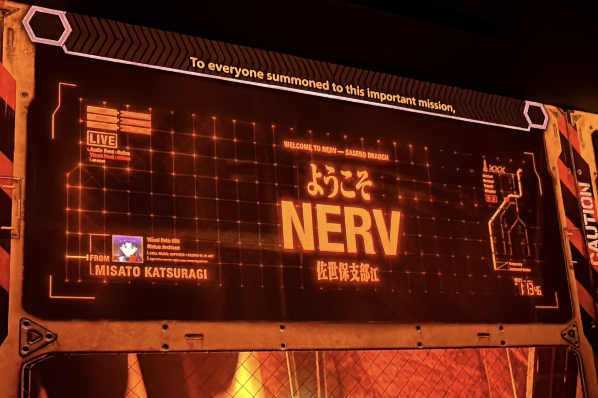 プレショーでは物語の設定を簡単に説明してくれる ※通常は撮影禁止エリア