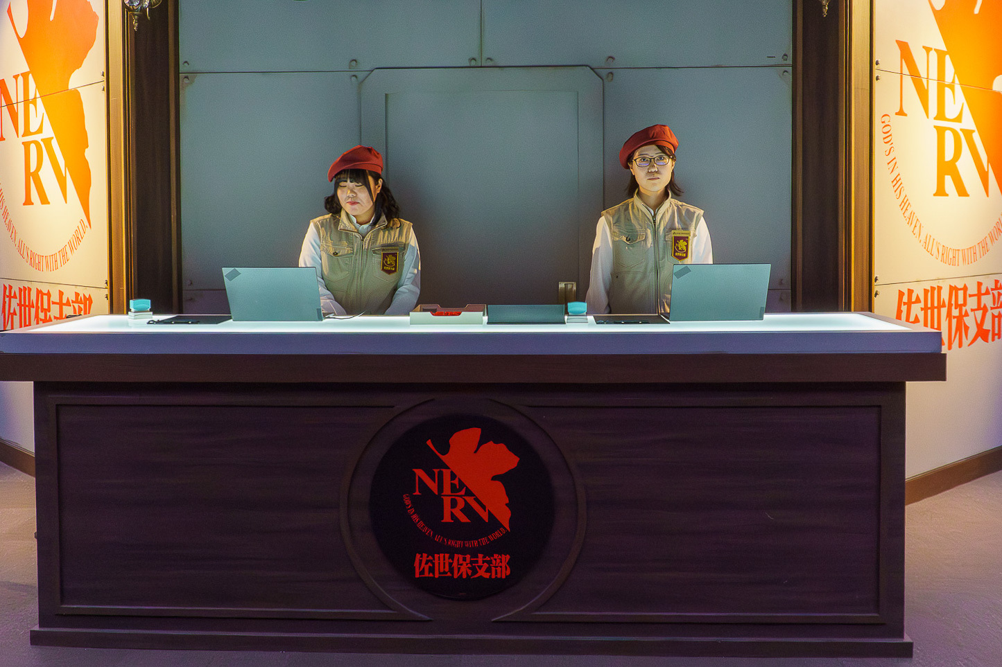 体験中に入室できる「NERV佐世保支部 総務部カウンター」※通常は撮影禁止エリア