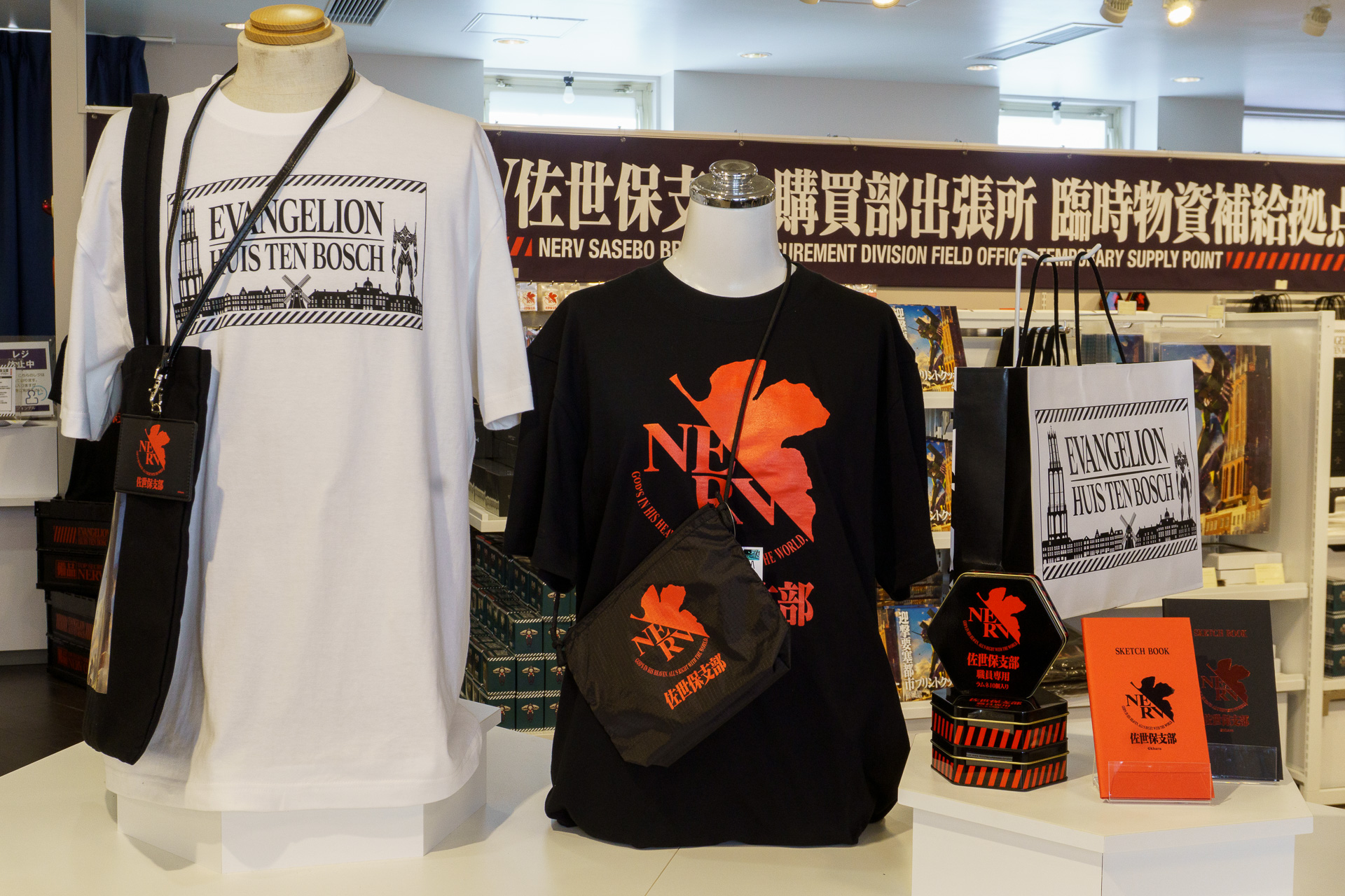 コラボグッズの詳細を撮り下ろしでお届け