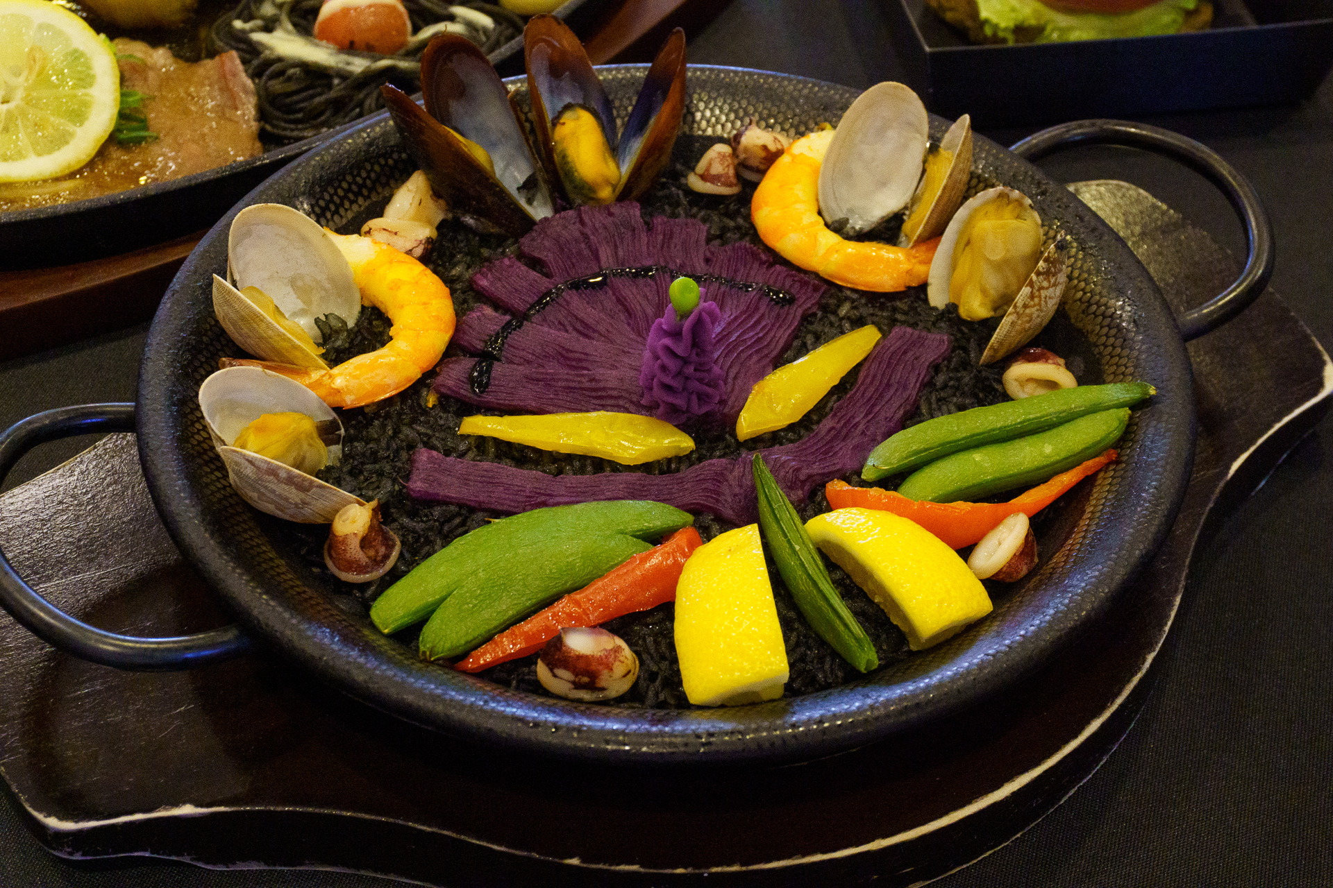 エルマーソ「初号機 暴走パエリア～味は暴走しません～」（3000円）