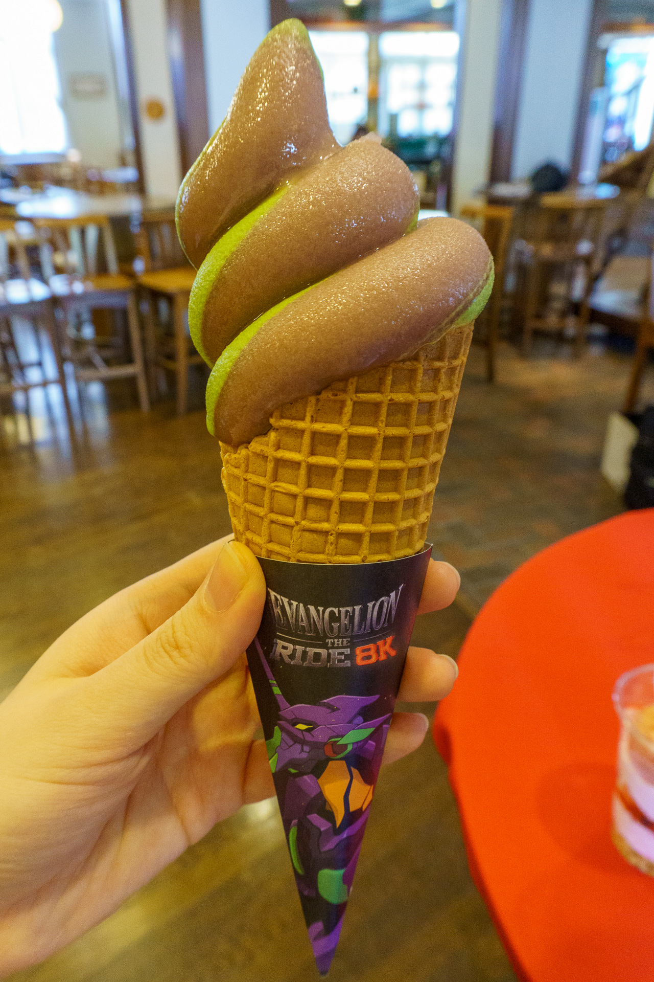 ポップコーンはキャラメル味よりやさしい甘さ。この色はもしかして……？