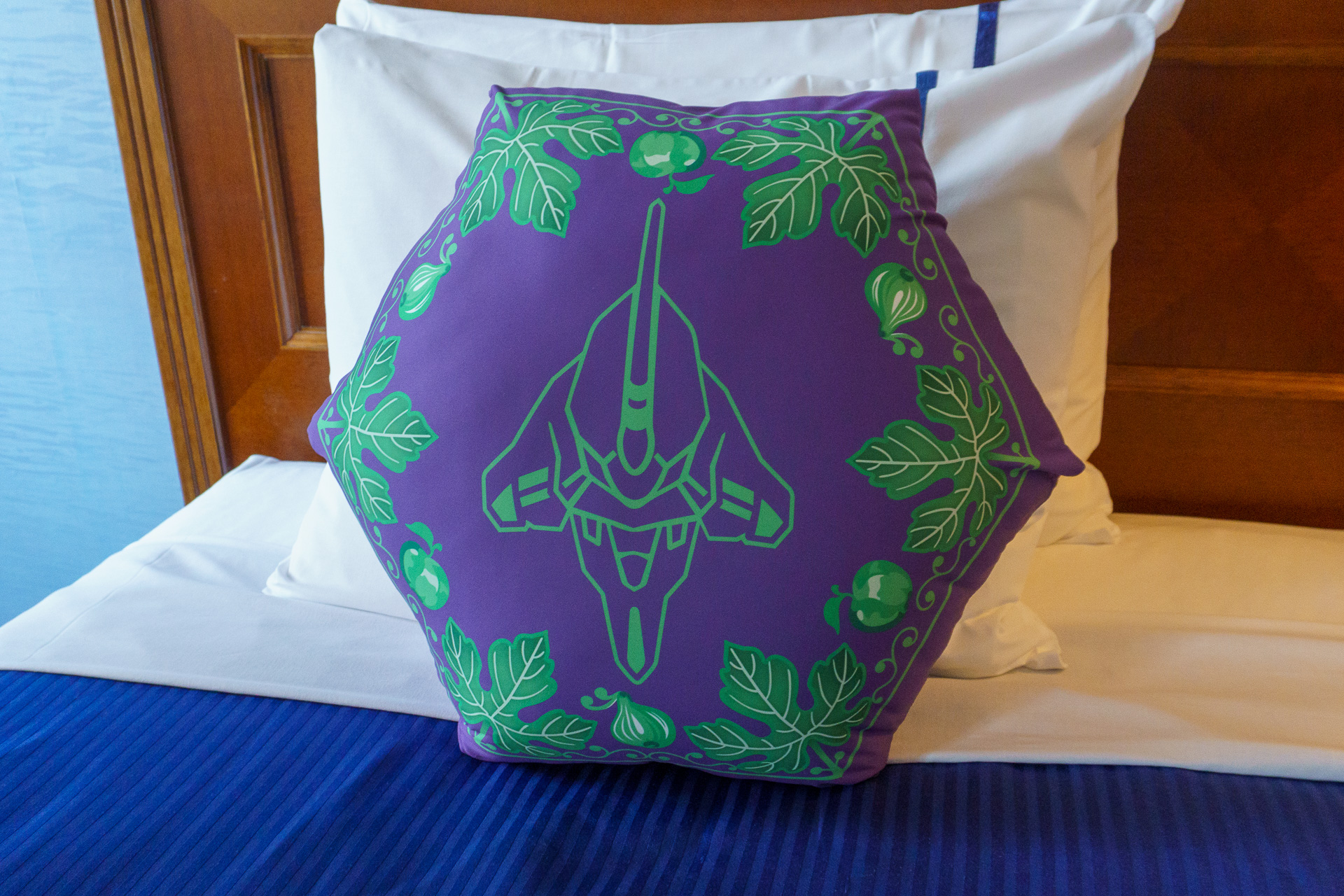 クッションやベッドスローもエヴァ仕様