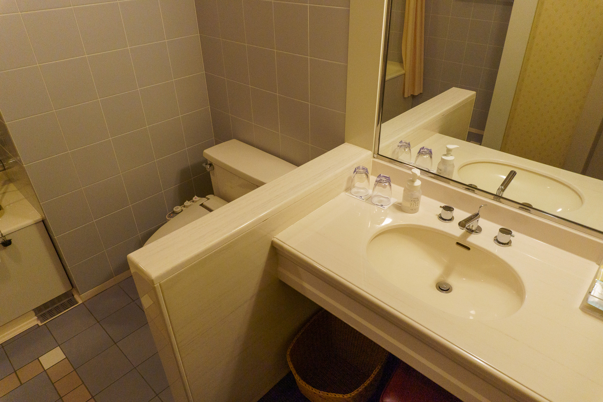 バスルームは通常通りの仕様だが、元からかなり豪華