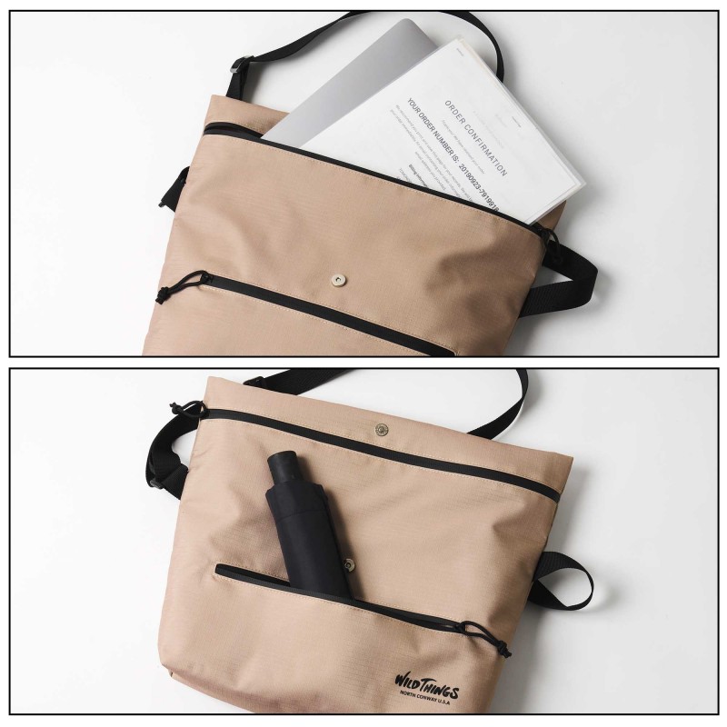 ロールトップ仕様がおしゃれなメッセンジャーバッグ。荷物の量にあわせてサイズ拡張できる