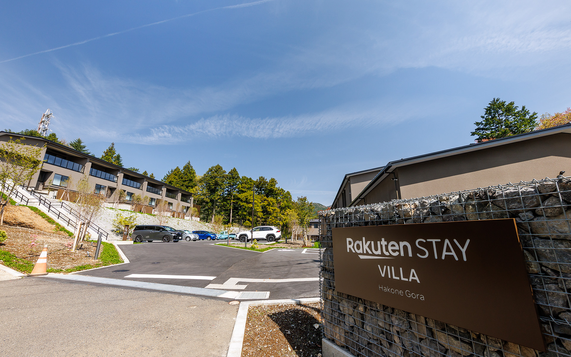 入口。有人のフロントがないため駐車場のような感じ