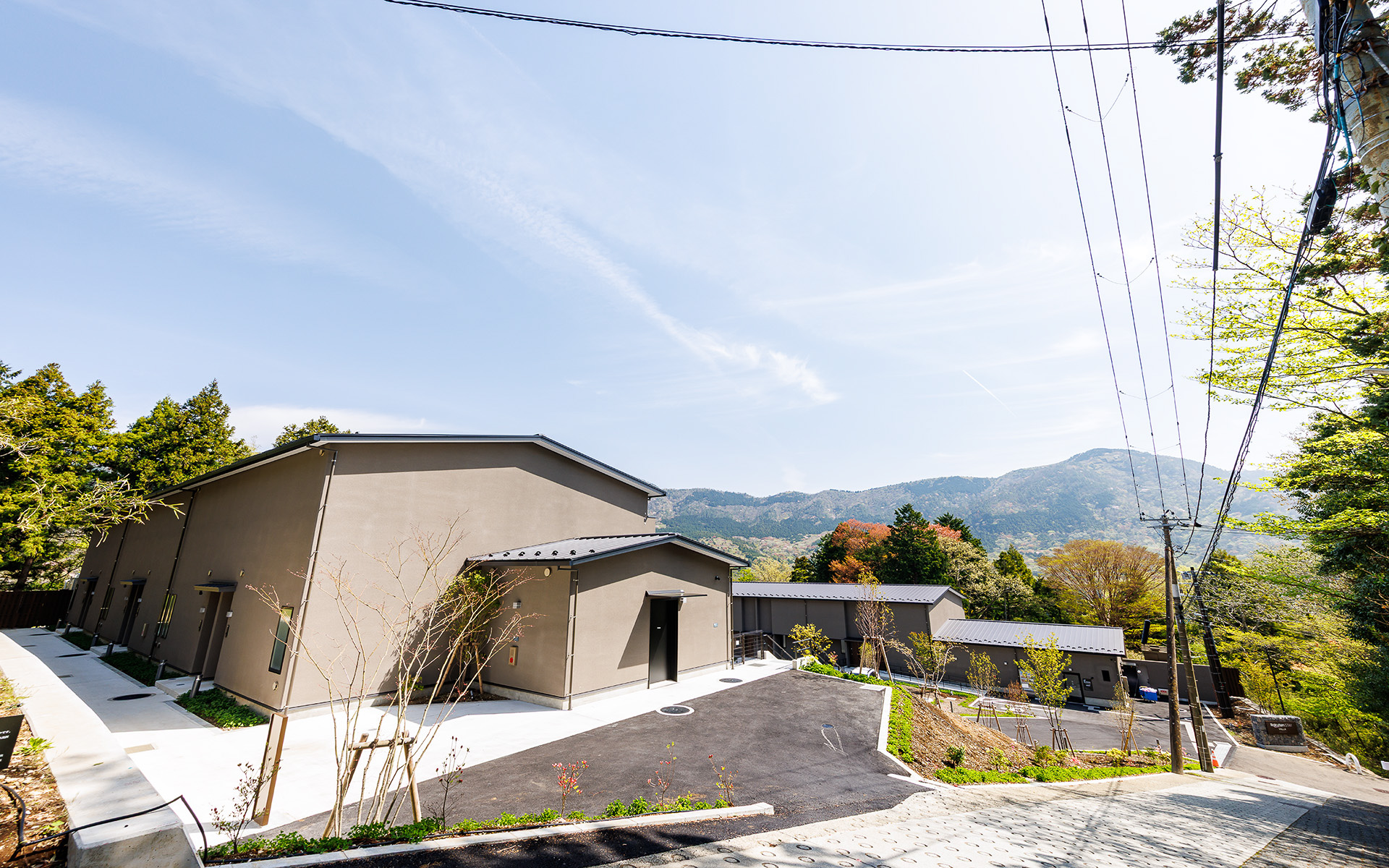 坂の上から。徒歩かつA棟に宿泊ならこちら側からアクセスした方が早い