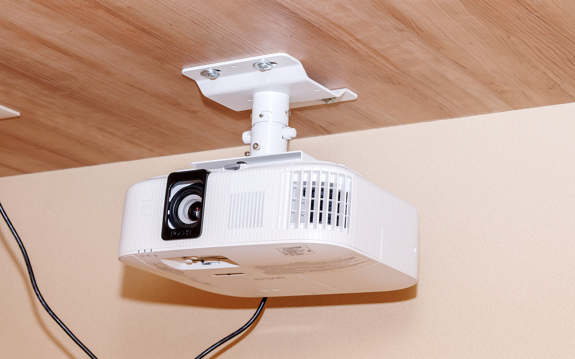 プロジェクターを装備