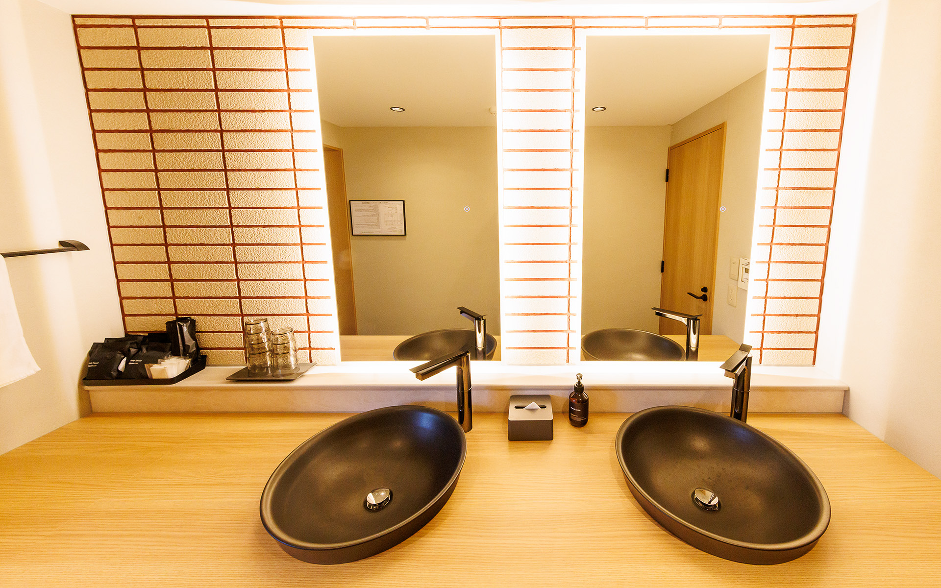 2人分の洗面スペースがある