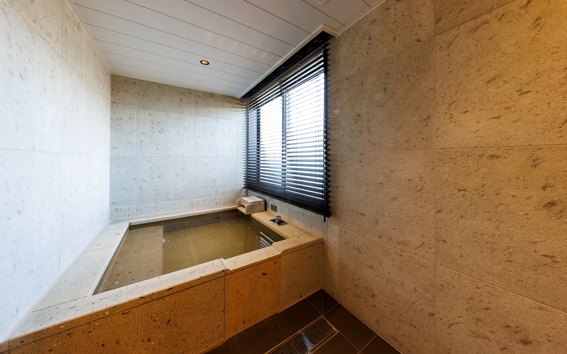 宿泊中は24時間いつでも天然温泉が楽しめる