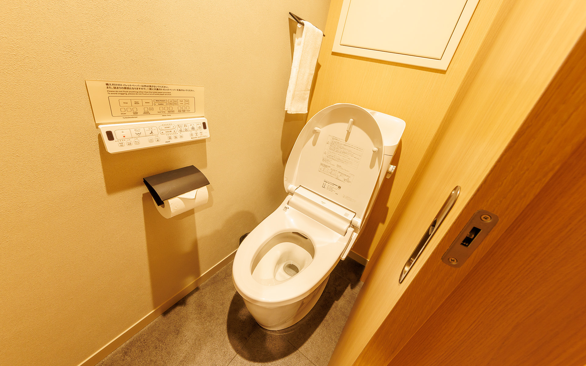 トイレは1階、2階の両方にある。どちらも温水洗浄機能付