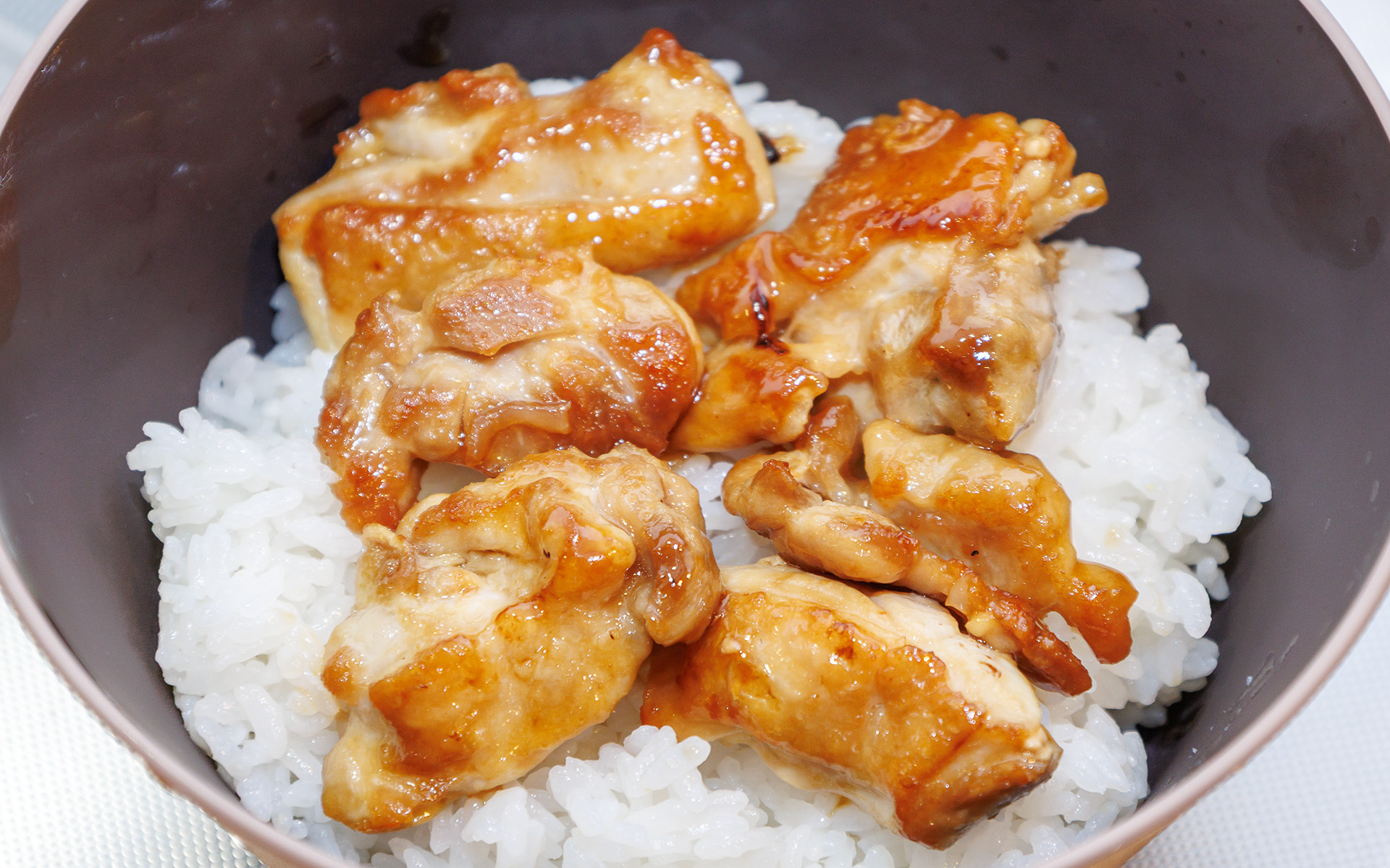 鶏肉は少し残しておいて割り下を絡めて焼き鳥丼に。レシピでは親子丼となっていたがアレンジしてみた