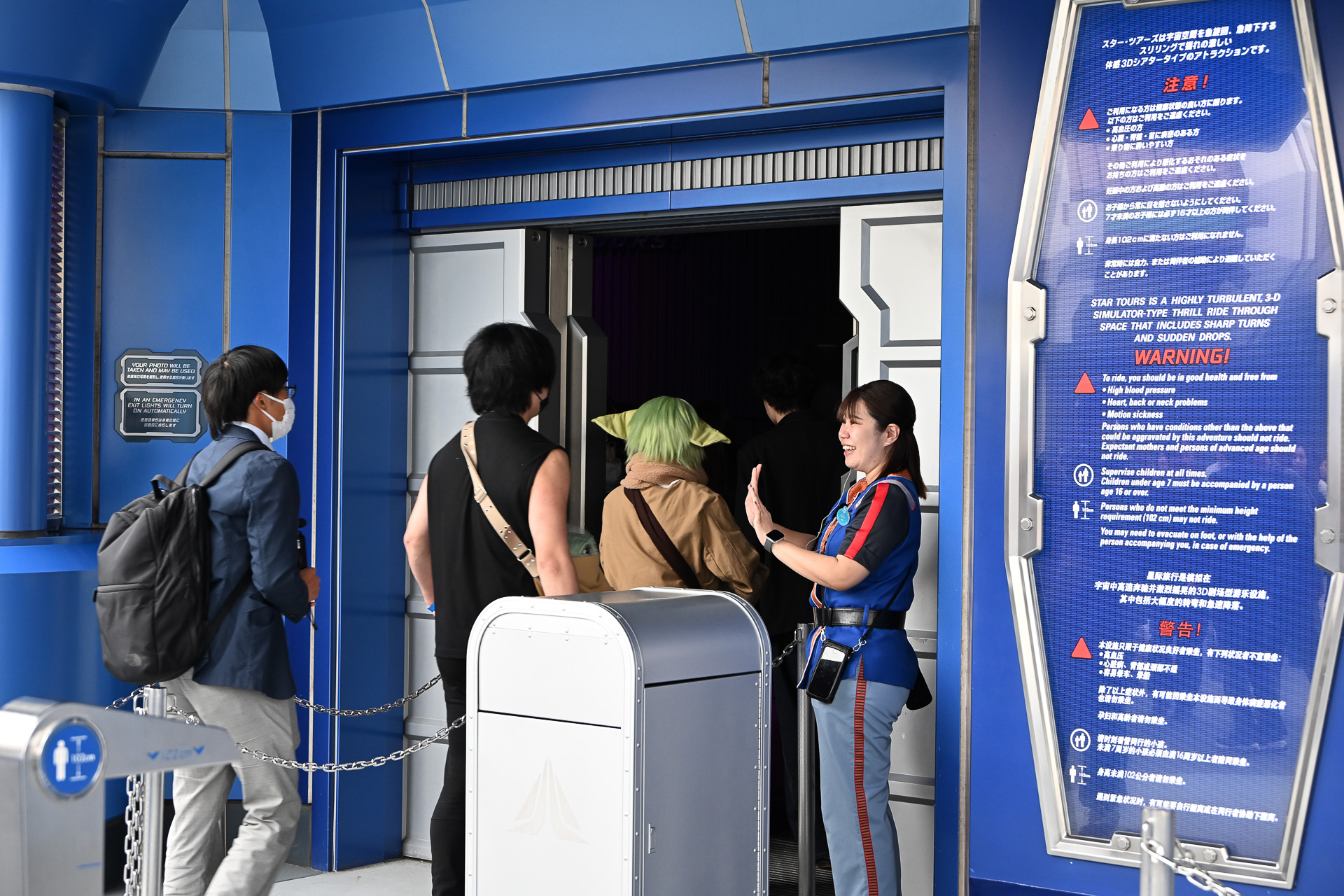 アトラクション体験後、自身のグローグーを並べての記念撮影も特別に行なわれた