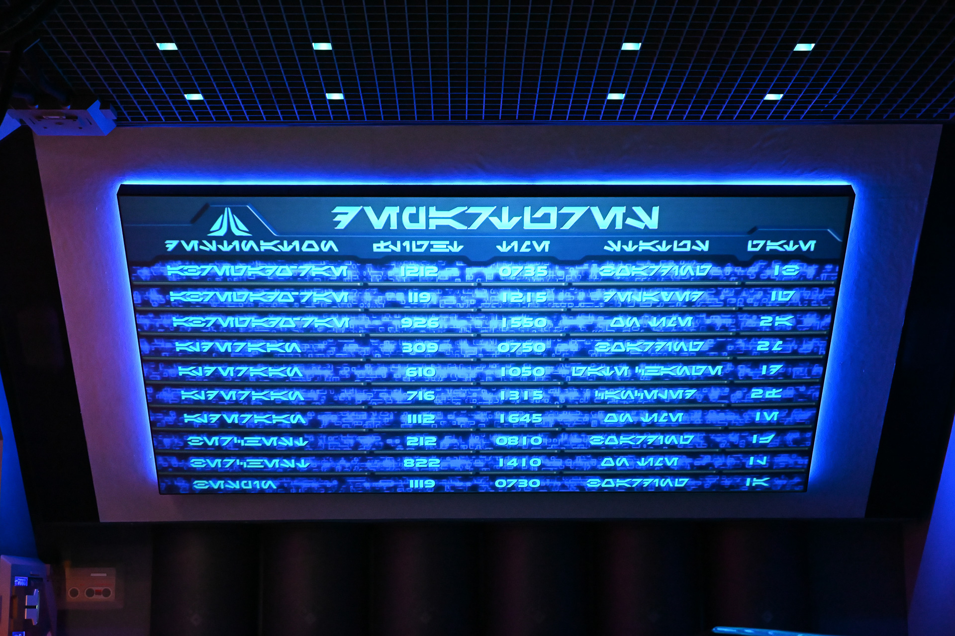 フライト情報や現地の天気は「スター・ツアーズ・コンコース」でチェック