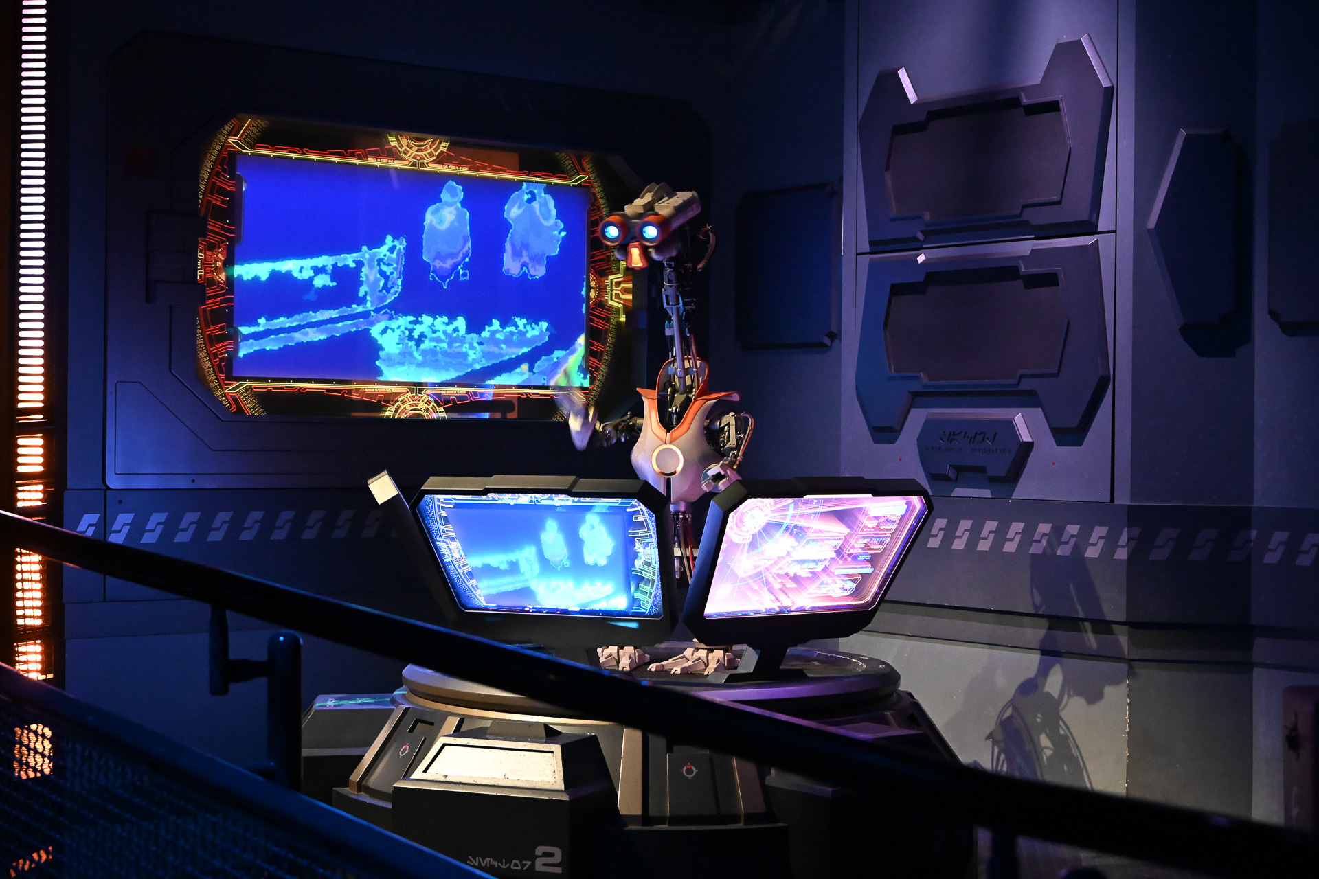 禁制品の所持の有無をチェックするG2-4T