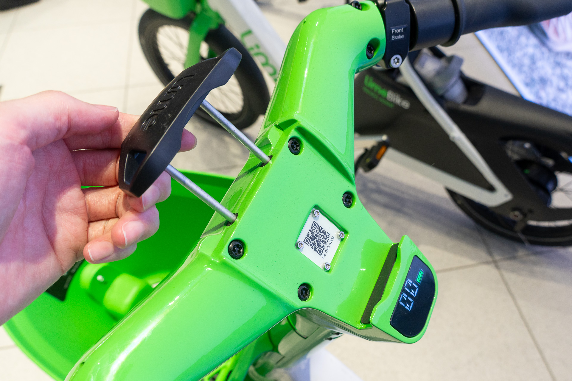 スマホホルダーはクランプ式