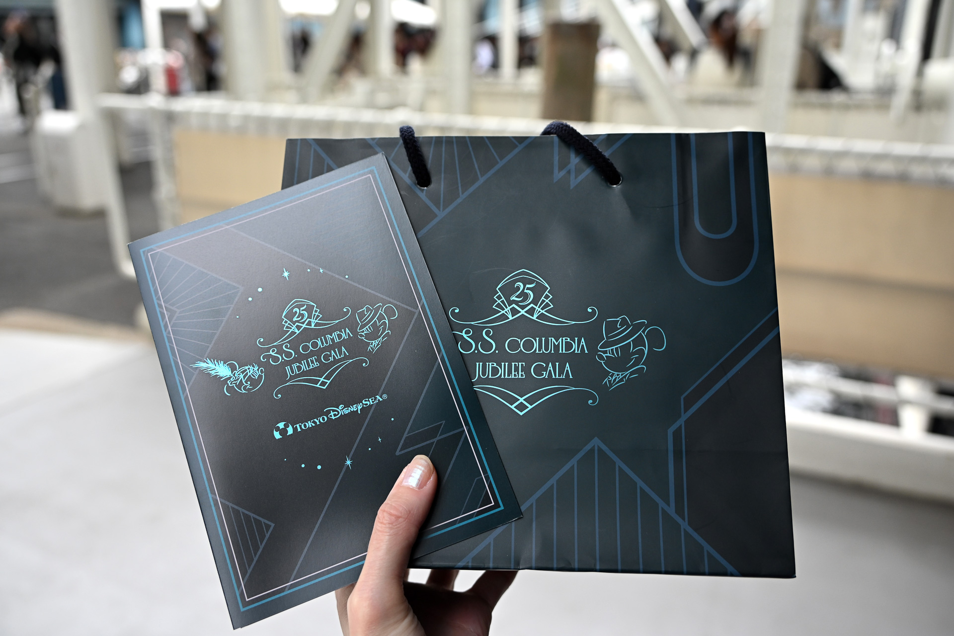 受付と同時に特典も受け取る。中身は……