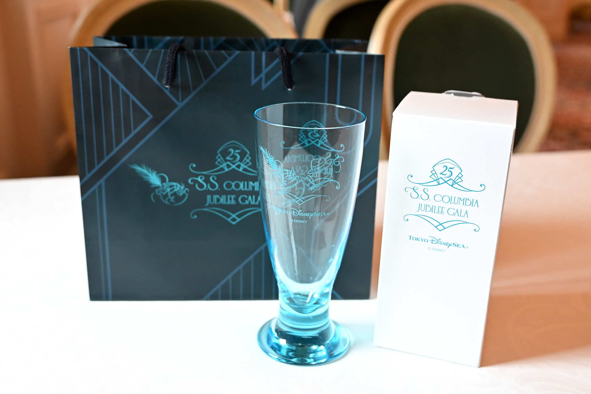 グラスはスーベニアグラスとして持ち帰り可能。プログラムの終わりに手渡される