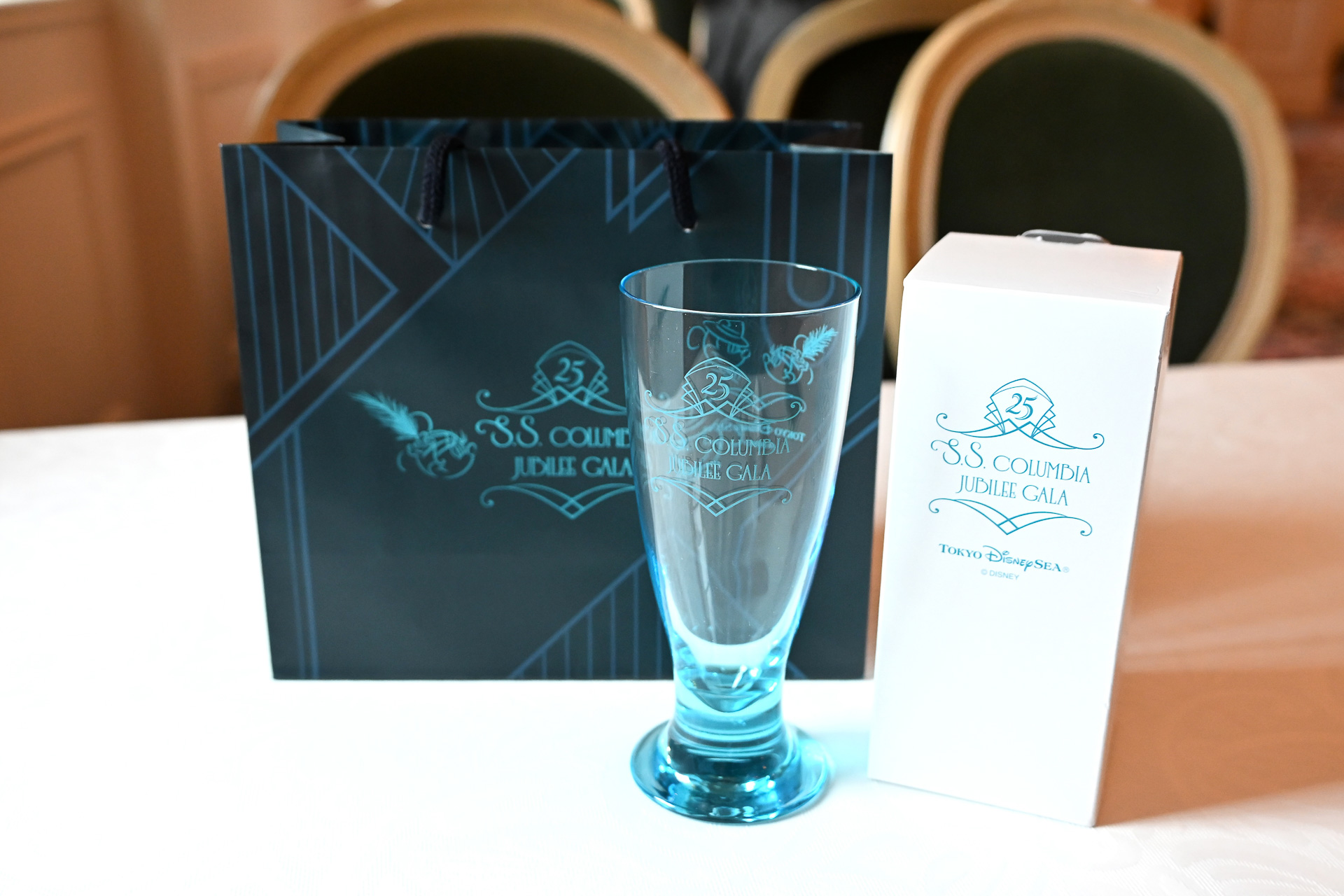 グラスはスーベニアグラスとして持ち帰り可能。プログラムの終わりに手渡される