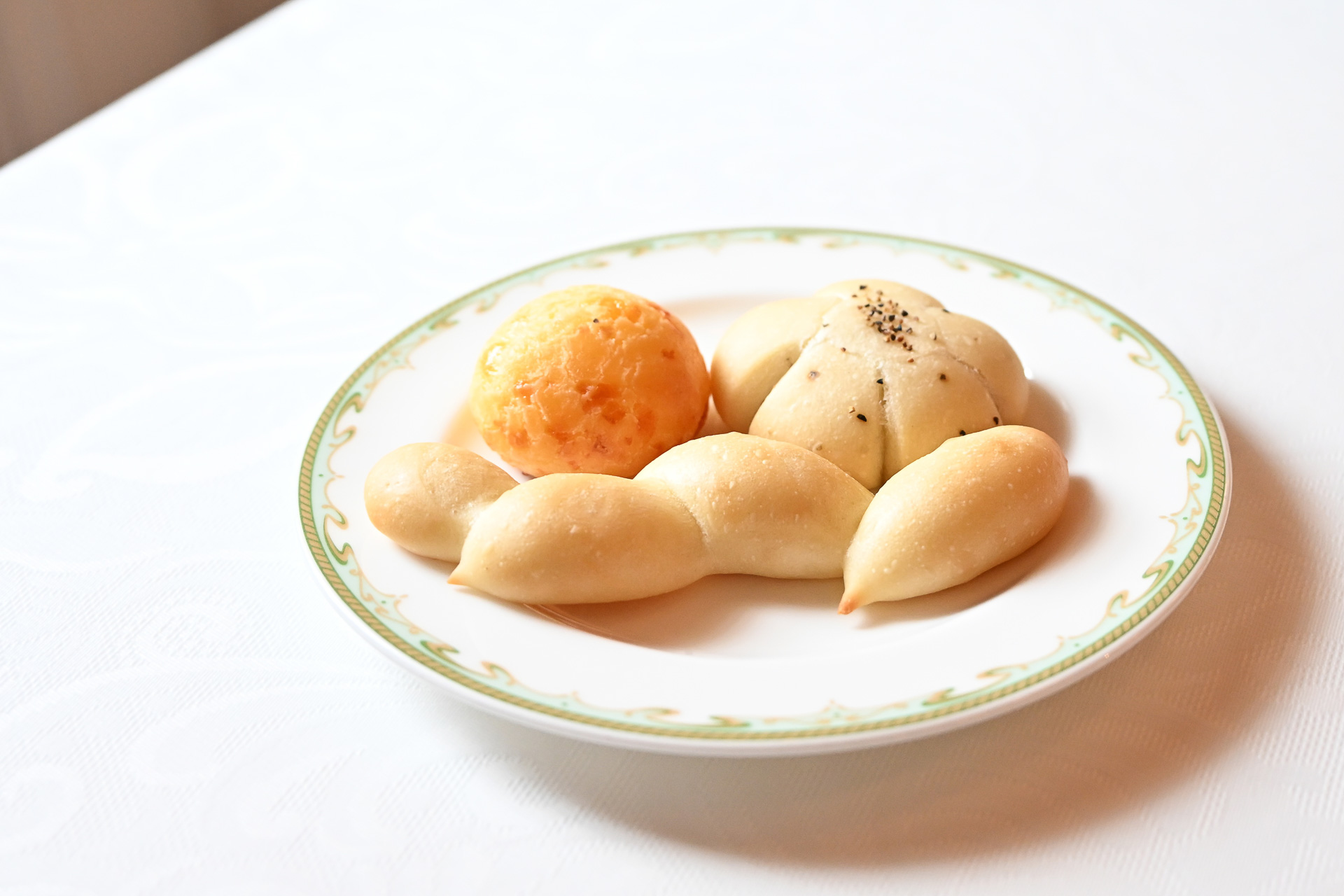 パン（エピ、チーズ、ブラックペッパー）