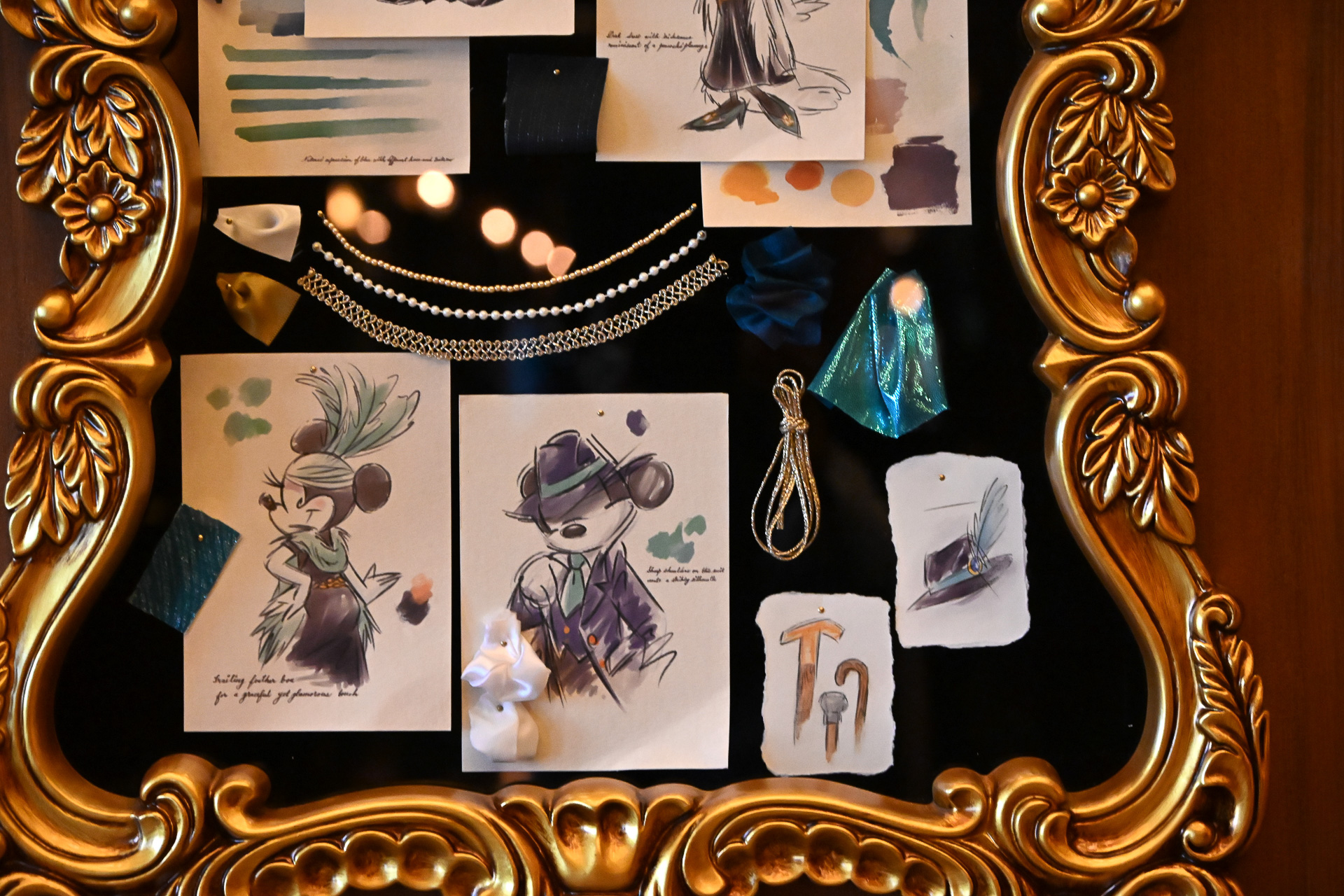 スーツの色合いは神秘的な海を彷彿させる繊細な光沢がポイントだそう