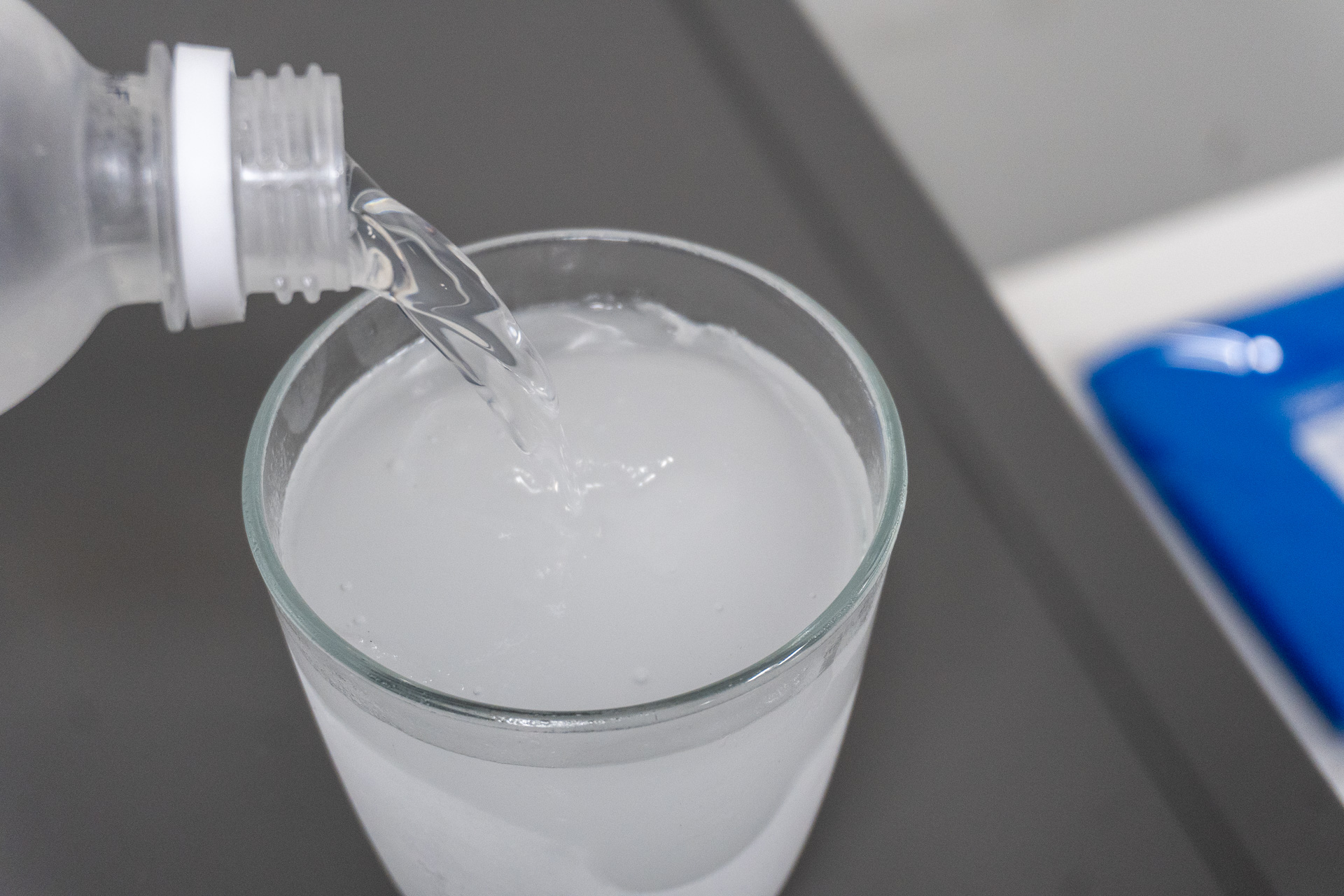 衝撃を与えることでシャーベット状に変化する「飲める氷」を一度にたくさんストックできる。温度設定により通常の冷蔵庫・冷凍庫にもなり、家庭で使うのもOK