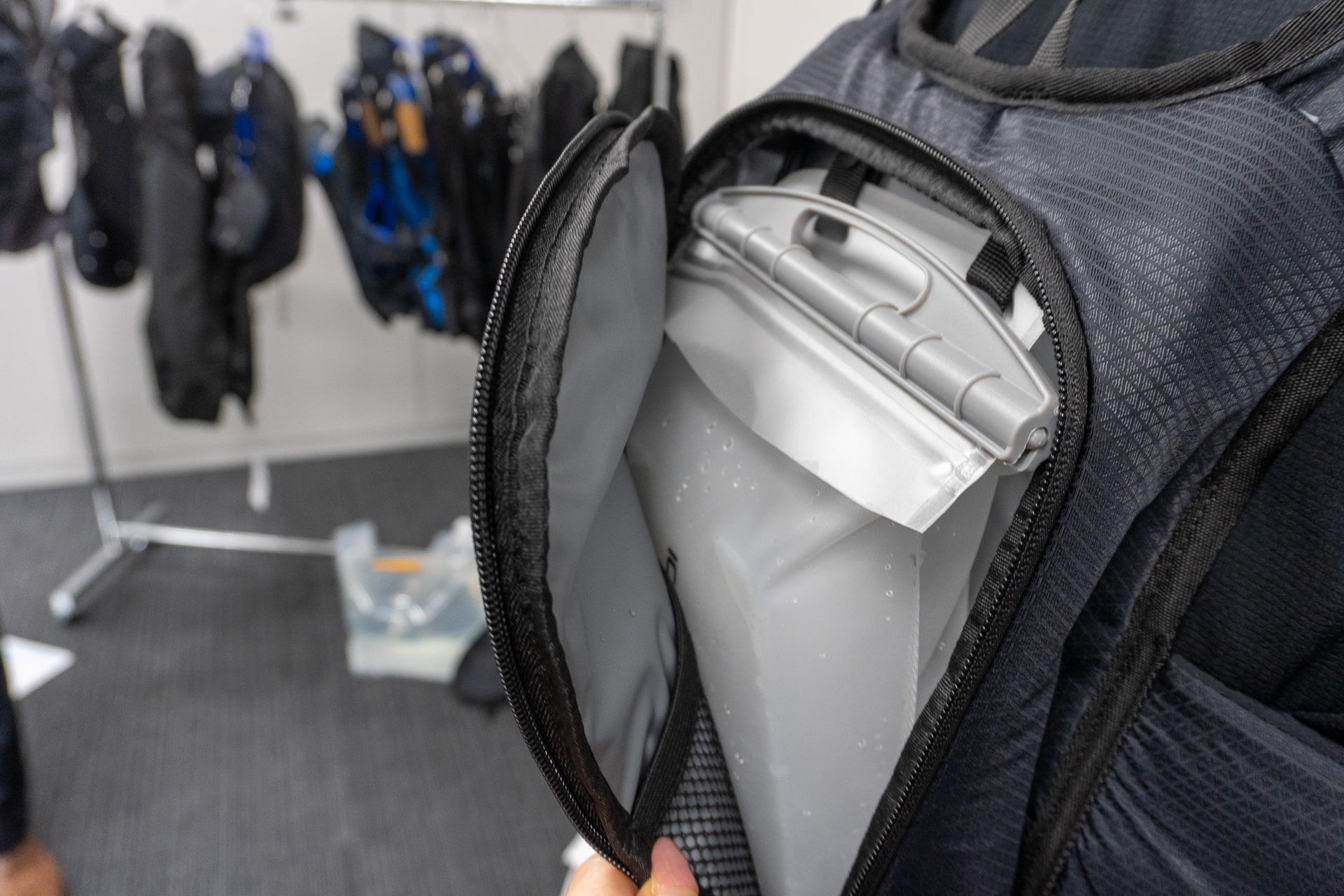 中に水タンクが入っている