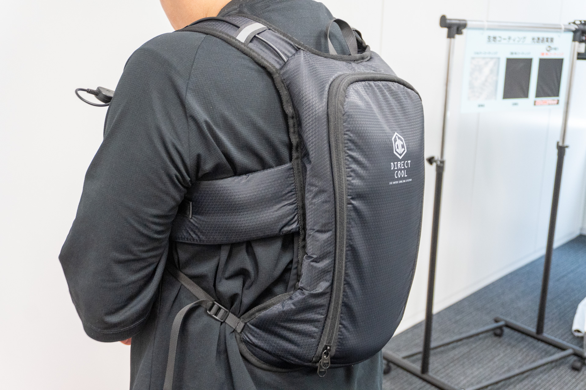 新型水冷服「DIRECT COOL ProPLUS 水路式」（バッテリー付きで2万5980円）