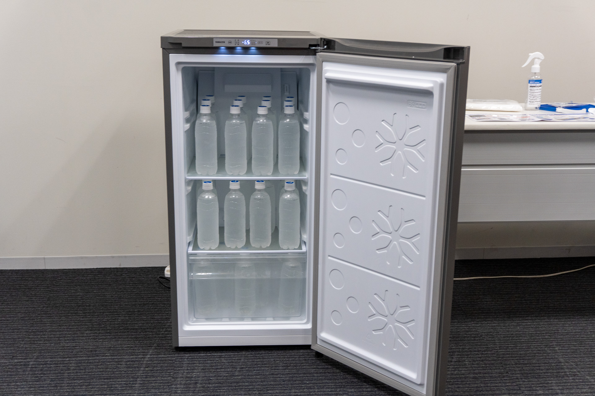 業務用ノンフロン冷凍庫「コールドマジック」（8万7780円）