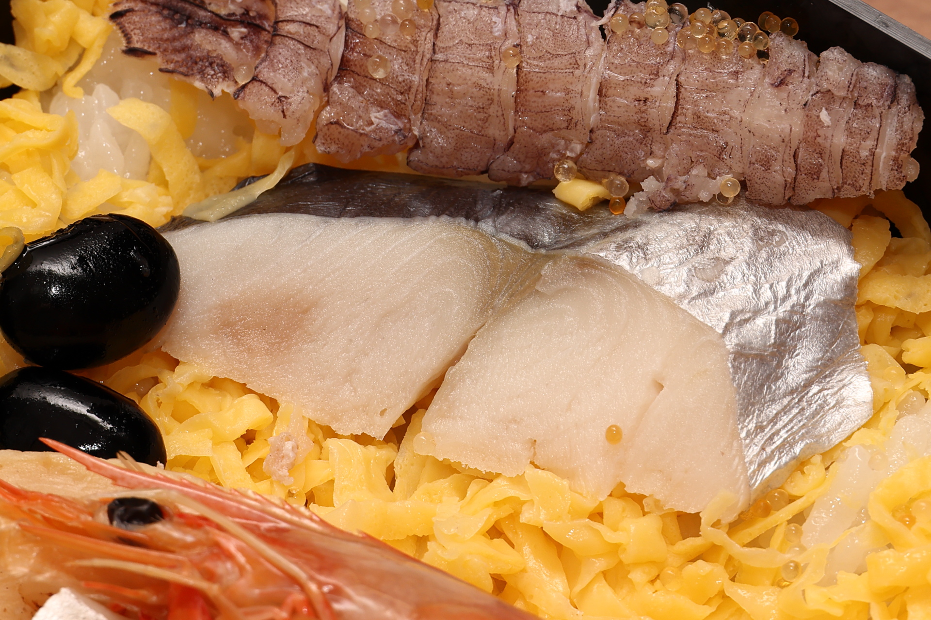 れんこんの下に隠れていたさわらの酢漬け