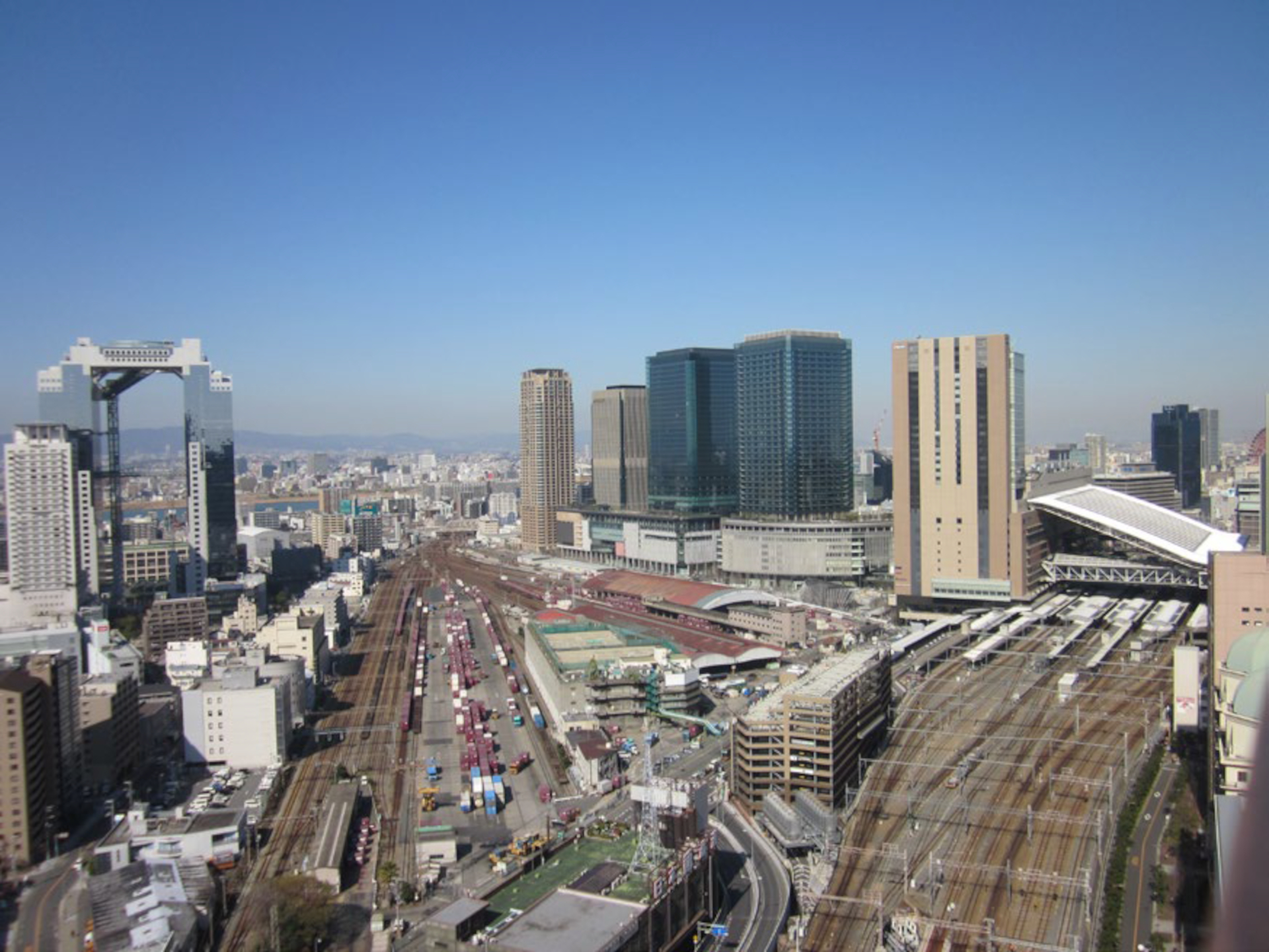 グラングリーン大阪は梅田貨物駅跡地を活用した再開発プロジェクト。写真は2013年グランフロント大阪開業時の梅田貨物駅